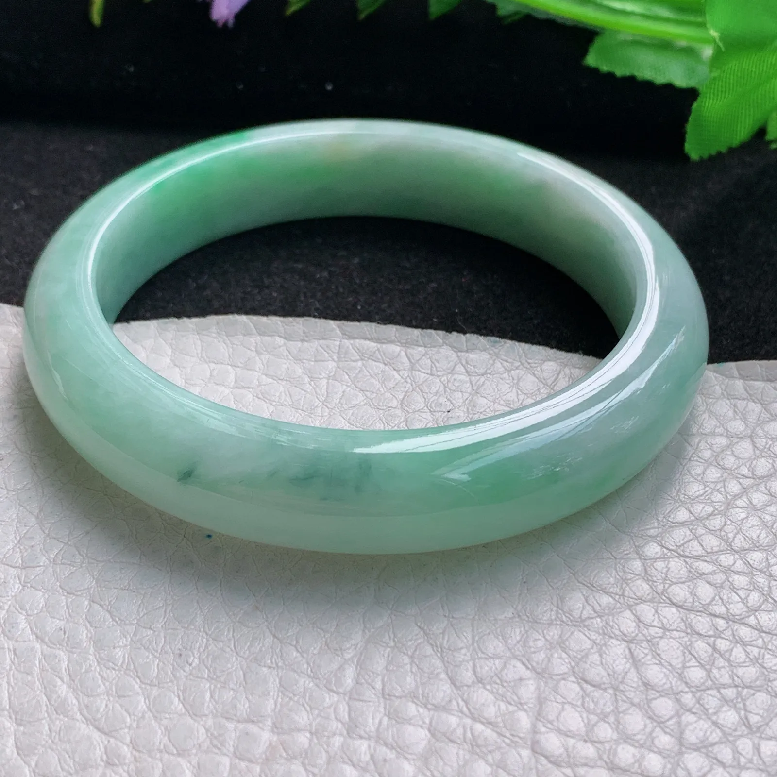 fl大圈口60mm平安镯 缅甸翡翠玉手镯飘绿大气高雅宽边玉手环