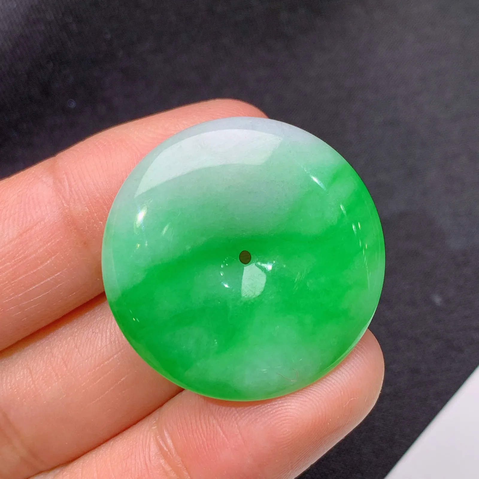 飘绿平安扣，镶嵌佳品，冰润色阳，玉质细腻，种水足 Xq 尺寸27.8*5.4