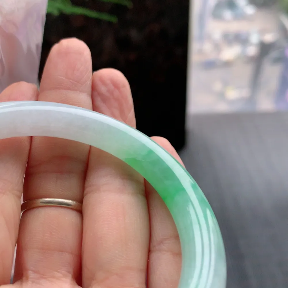 圆条冰糯阳绿 微细纹 尺寸:54.6/8.9/9.3 色好