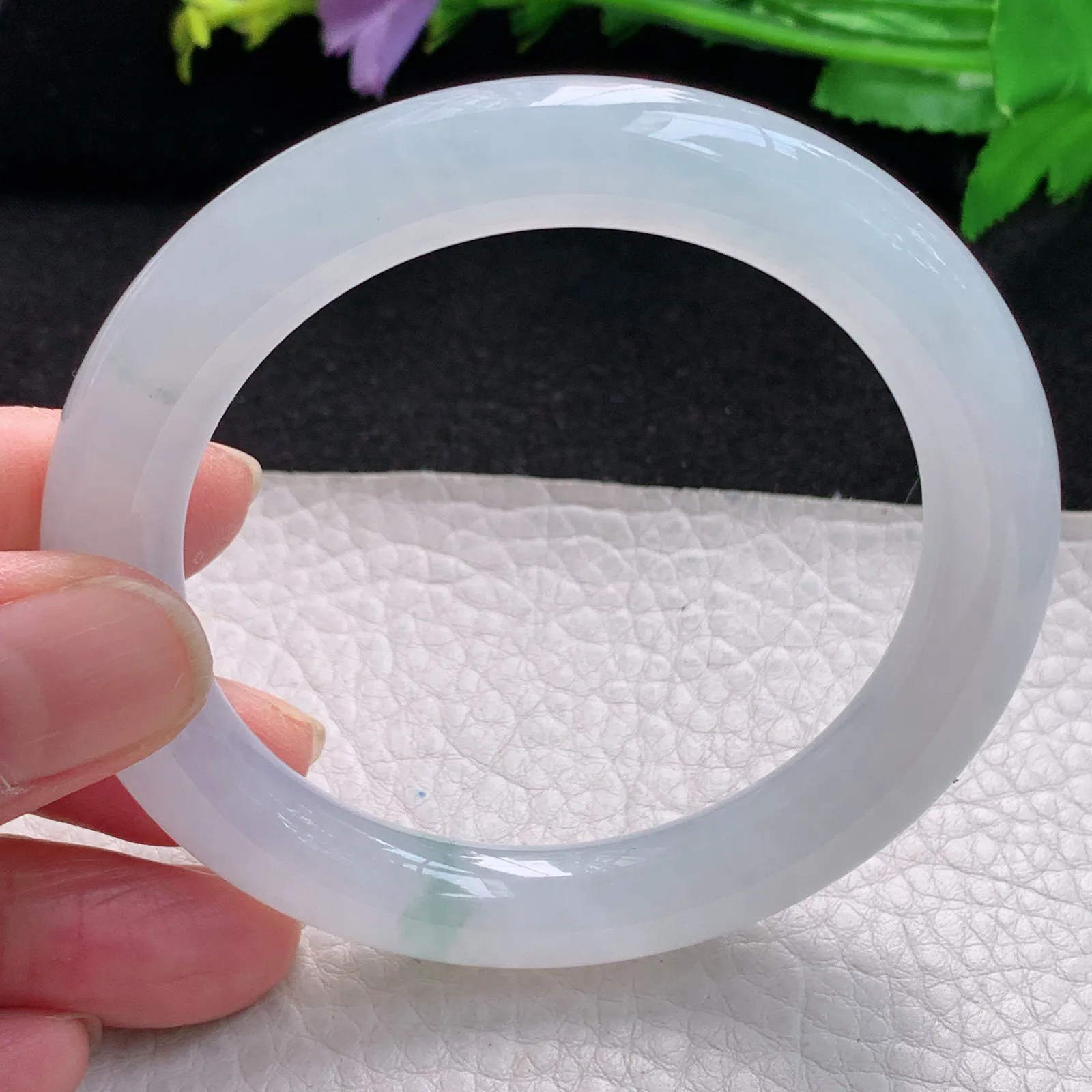 xo自然光55.5*9.8*10美人镯 缅甸翡翠玉手镯冰荧飘花圆条玉手环 叮当镯