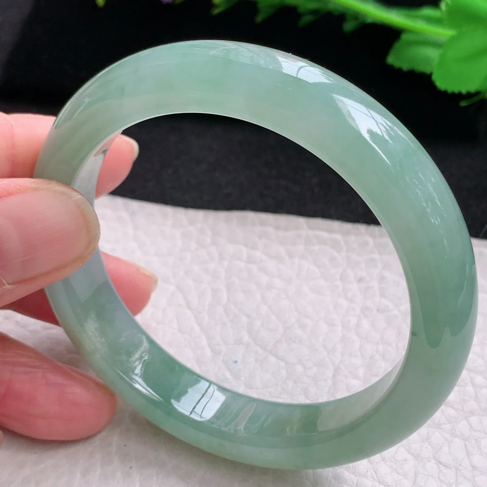 r自然光56*12*8.2平安镯 缅甸翡翠玉手镯冰晴水灵宽边玉手环