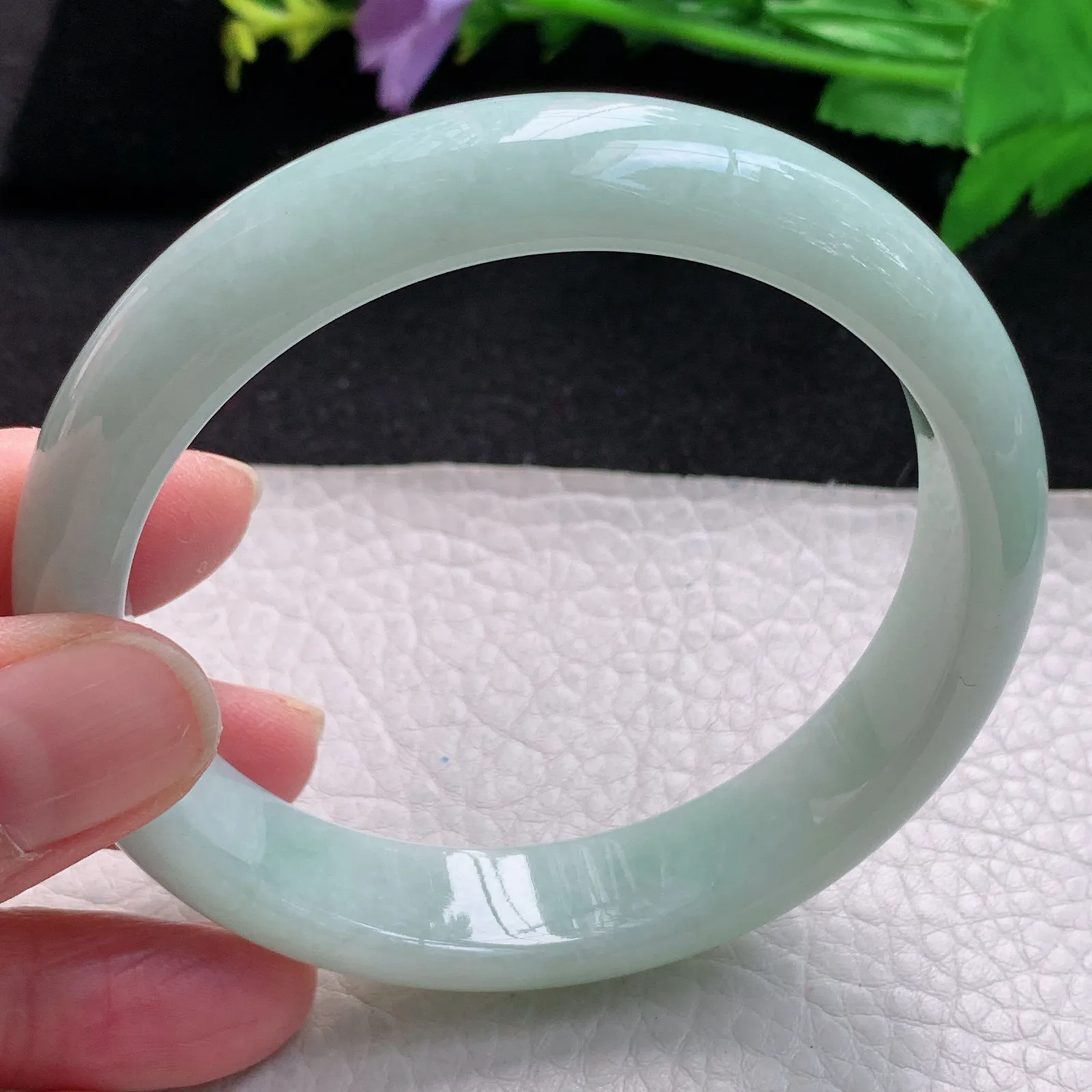 xx大圈口62*13.8*8平安镯 缅甸翡翠玉手镯浅绿清新宽边玉手环