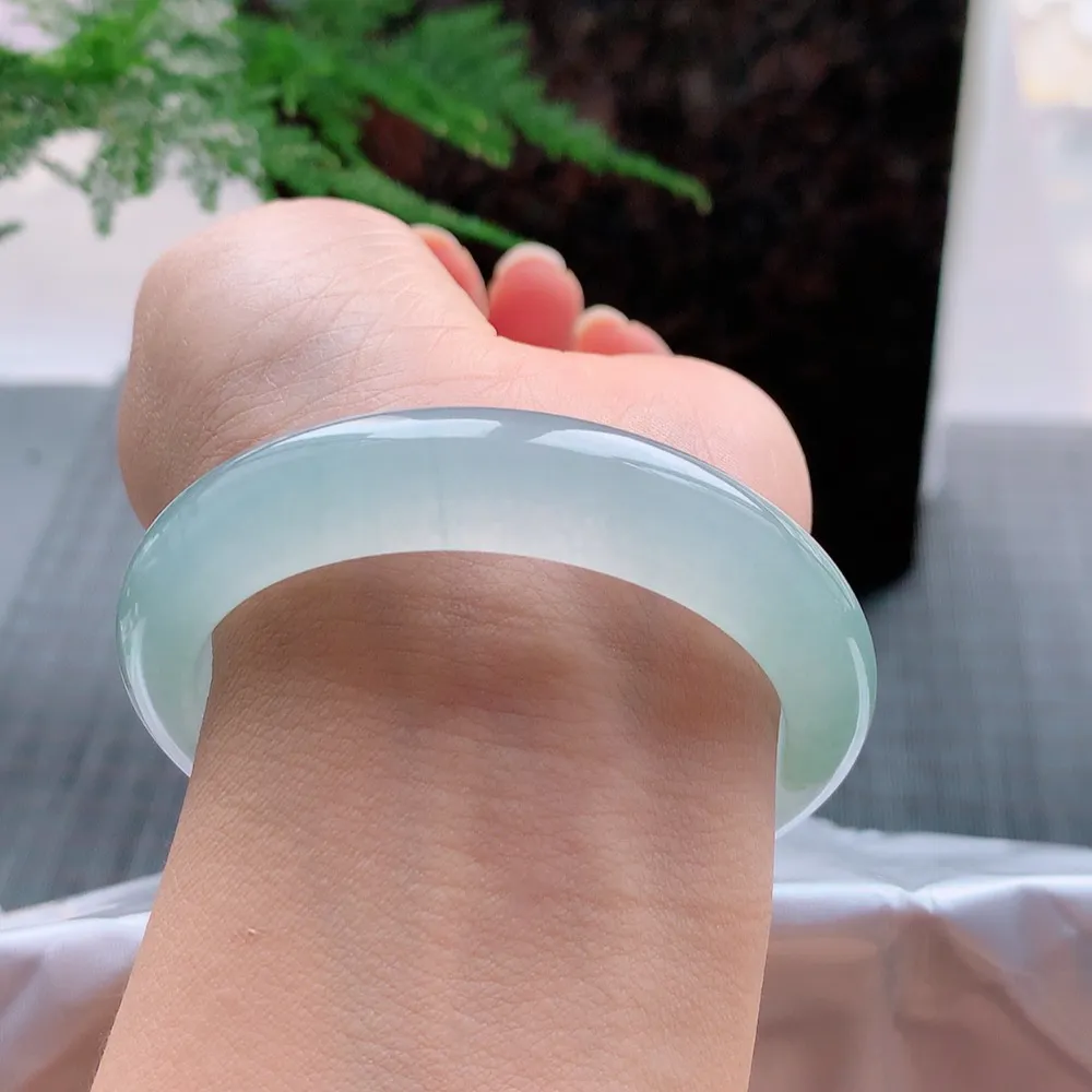 正圈高冰绿 无瑕 尺寸:54.7/12.1/8.2 种水好