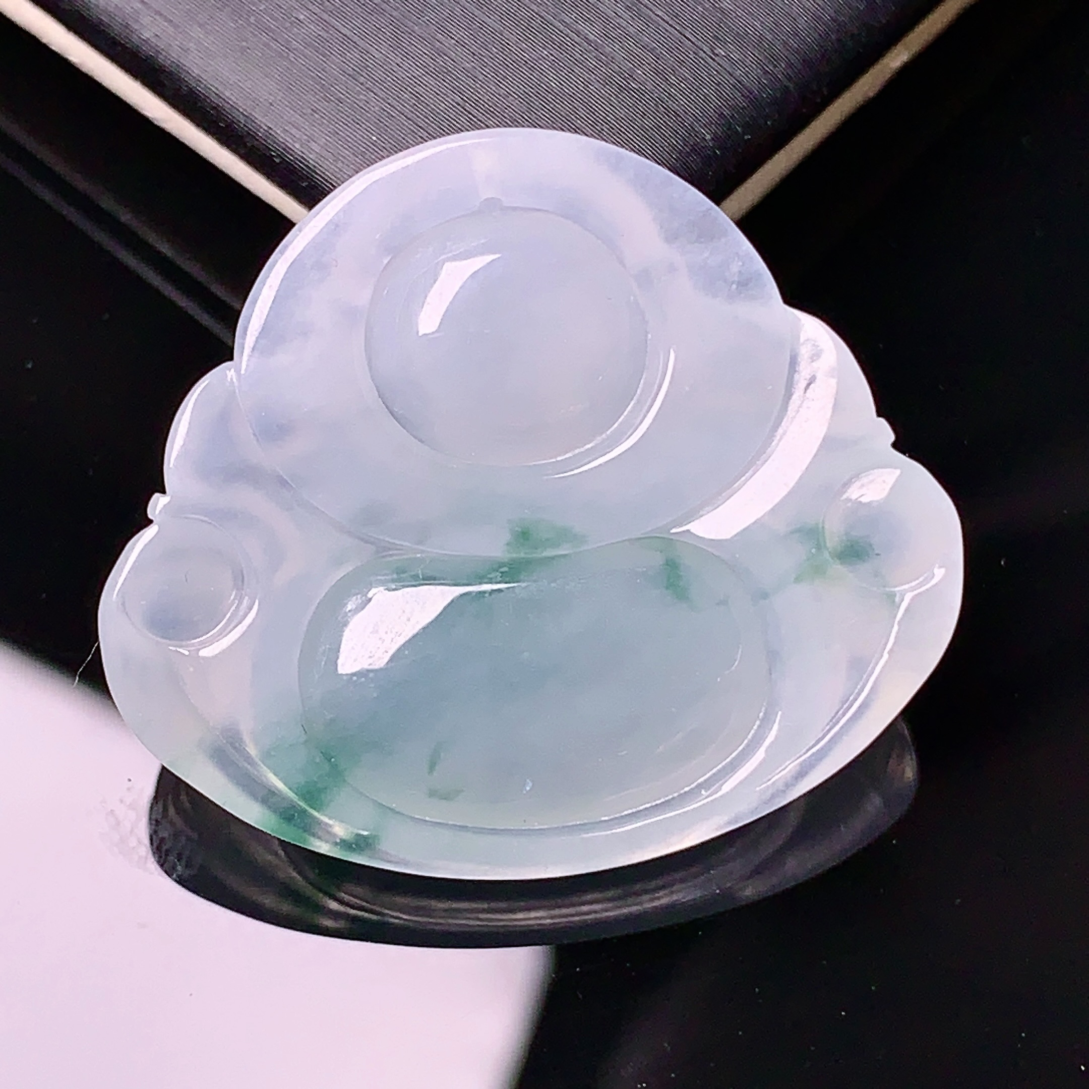 冰种飘绿佛公吊坠 玉质细腻 色泽清新艳丽 整体尺寸27.2*31.5*6.3