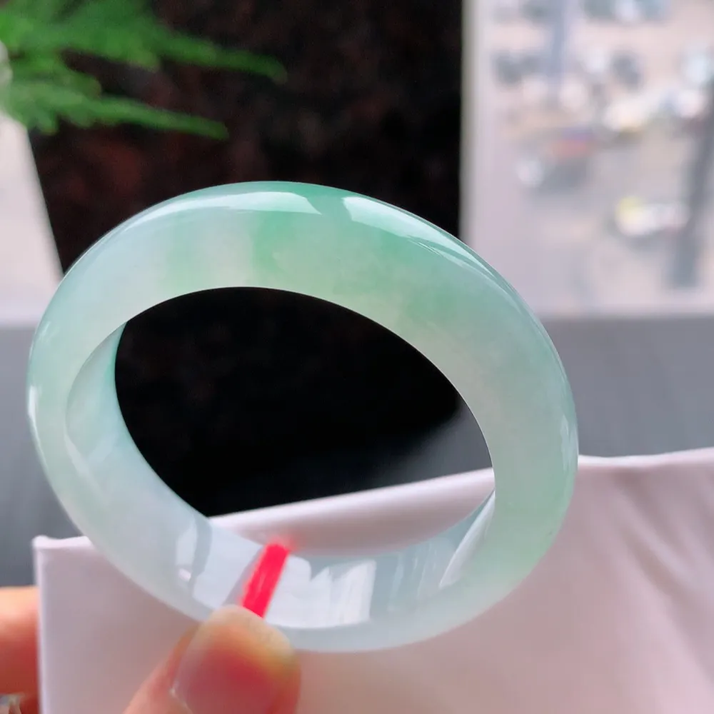 贵妃高冰阳绿 无瑕 尺寸:53.2/44.7/12.7/7.5 种色俱佳