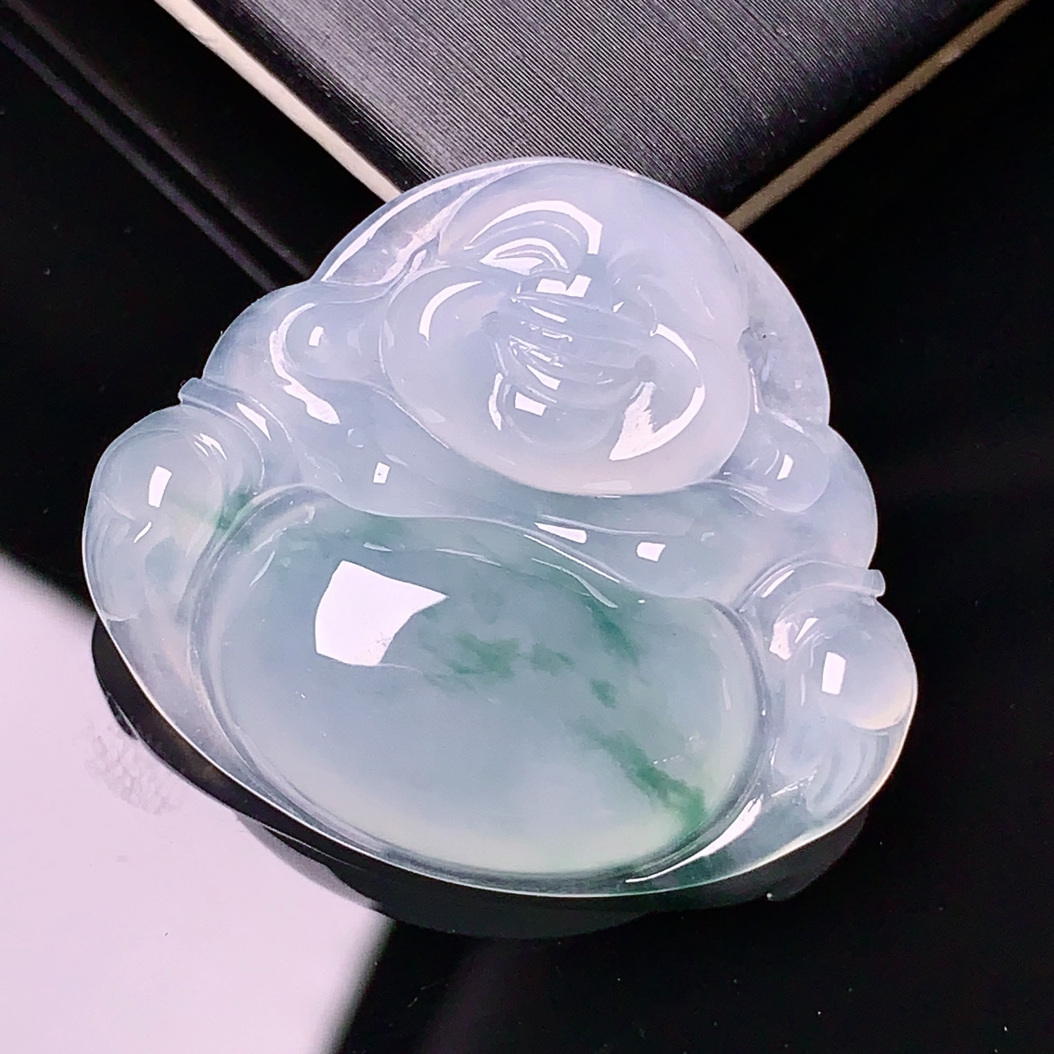 冰种飘绿佛公吊坠 玉质细腻 色泽清新艳丽 整体尺寸27.2*31.5*6.3