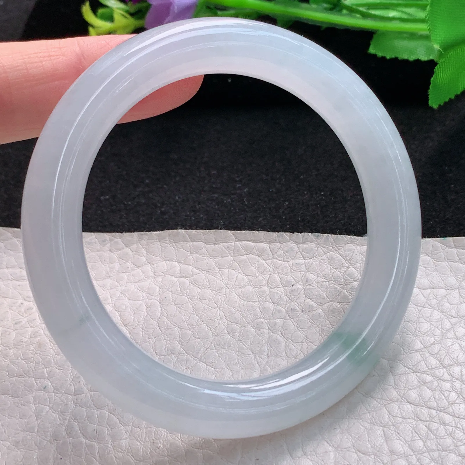 xo自然光55.5*9.8*10美人镯 缅甸翡翠玉手镯冰荧飘花圆条玉手环 叮当镯