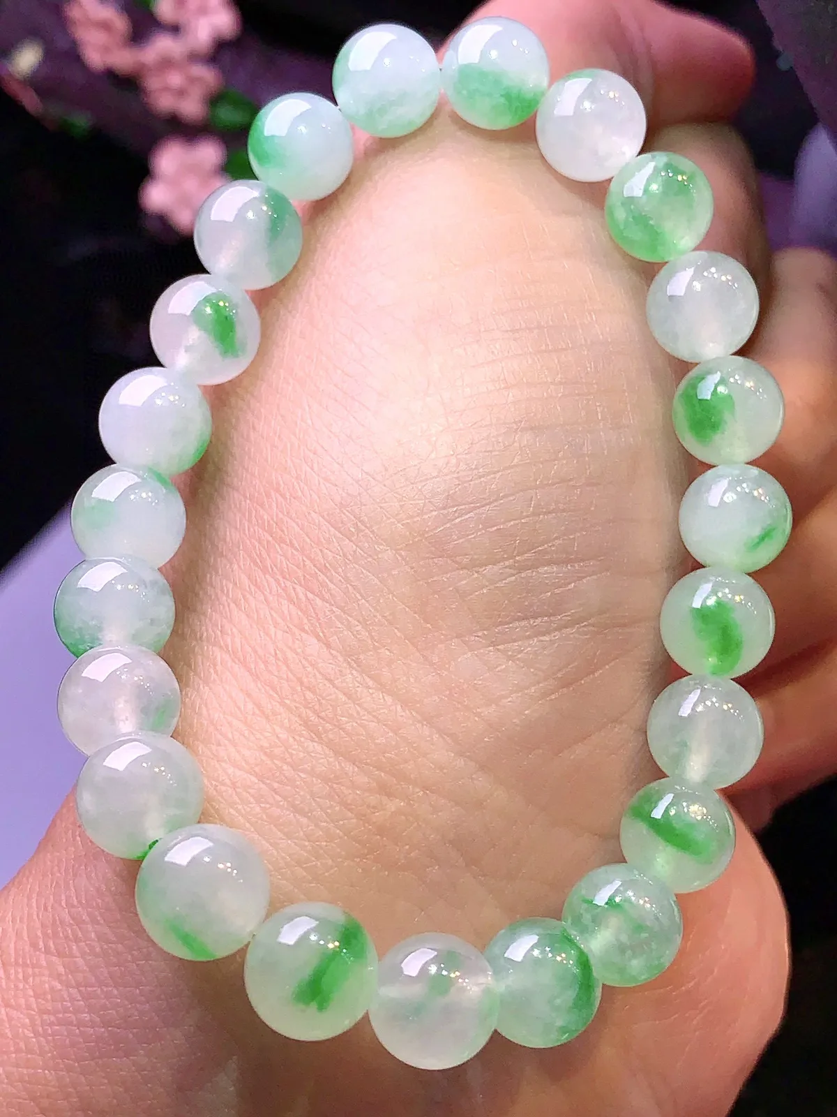 冰种飘绿圆珠手链 玉质细腻 色泽清新艳丽 整体尺寸8