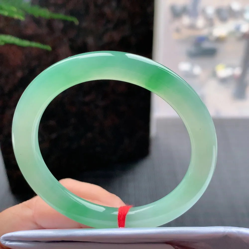 圆条冰阳绿 无瑕 尺寸:54.1/8.4/8.8 种色俱佳