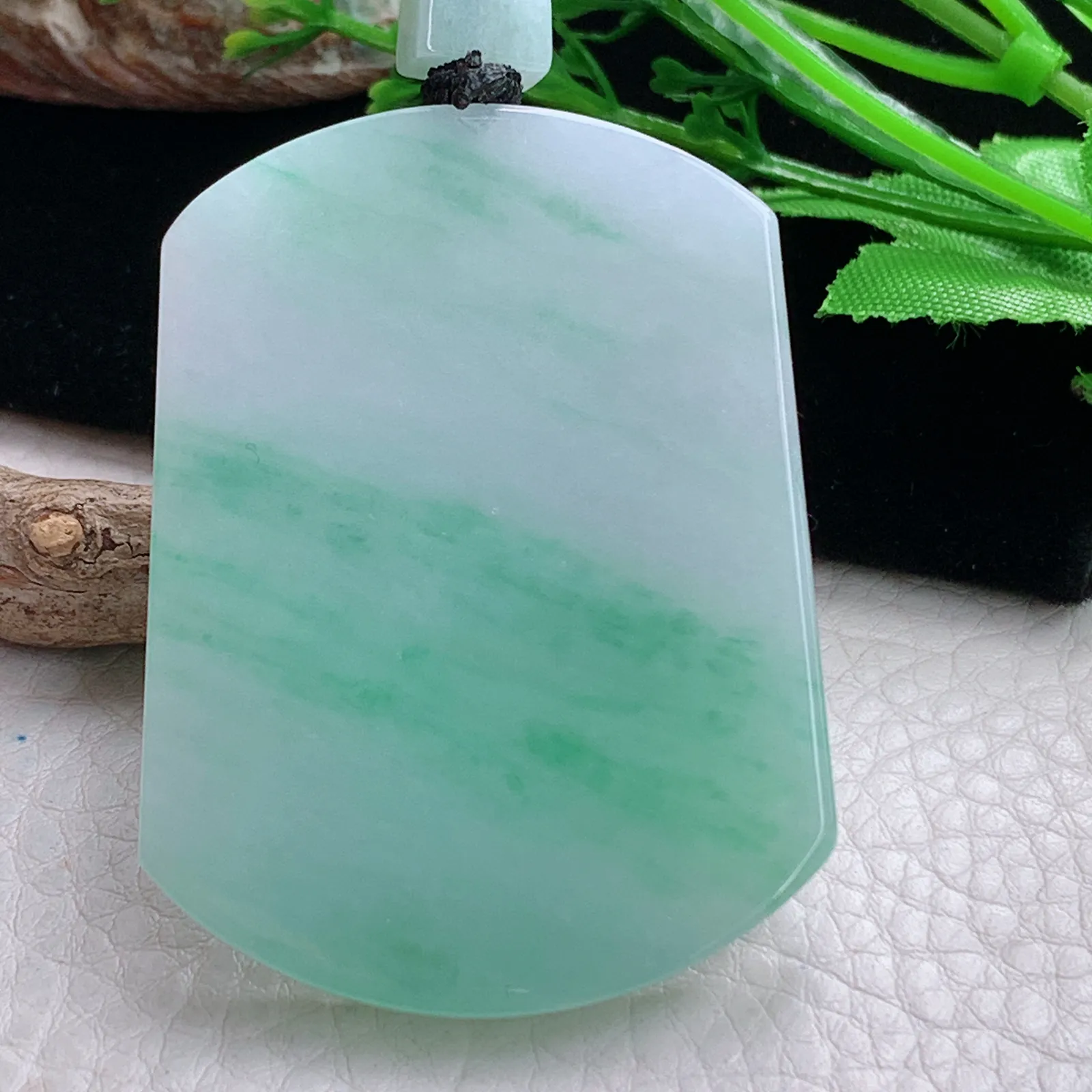 mut自然光53*40*5.5天然缅甸翡翠飘绿平安无事牌玉吊坠 玉挂件