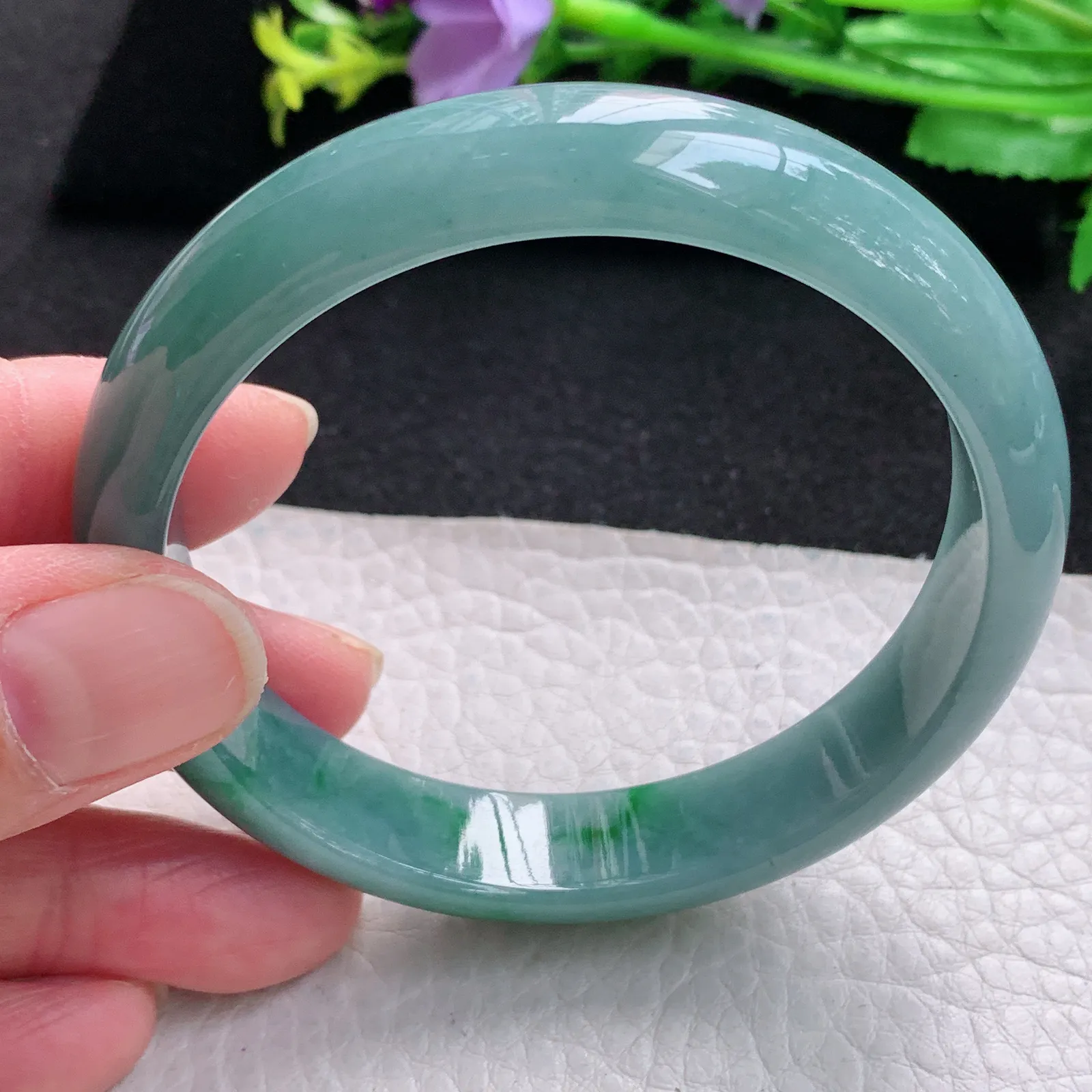 js自然光58*12.5*7平安镯 翡翠a货玉手镯飘绿花蓝韵气质款宽边玉手环