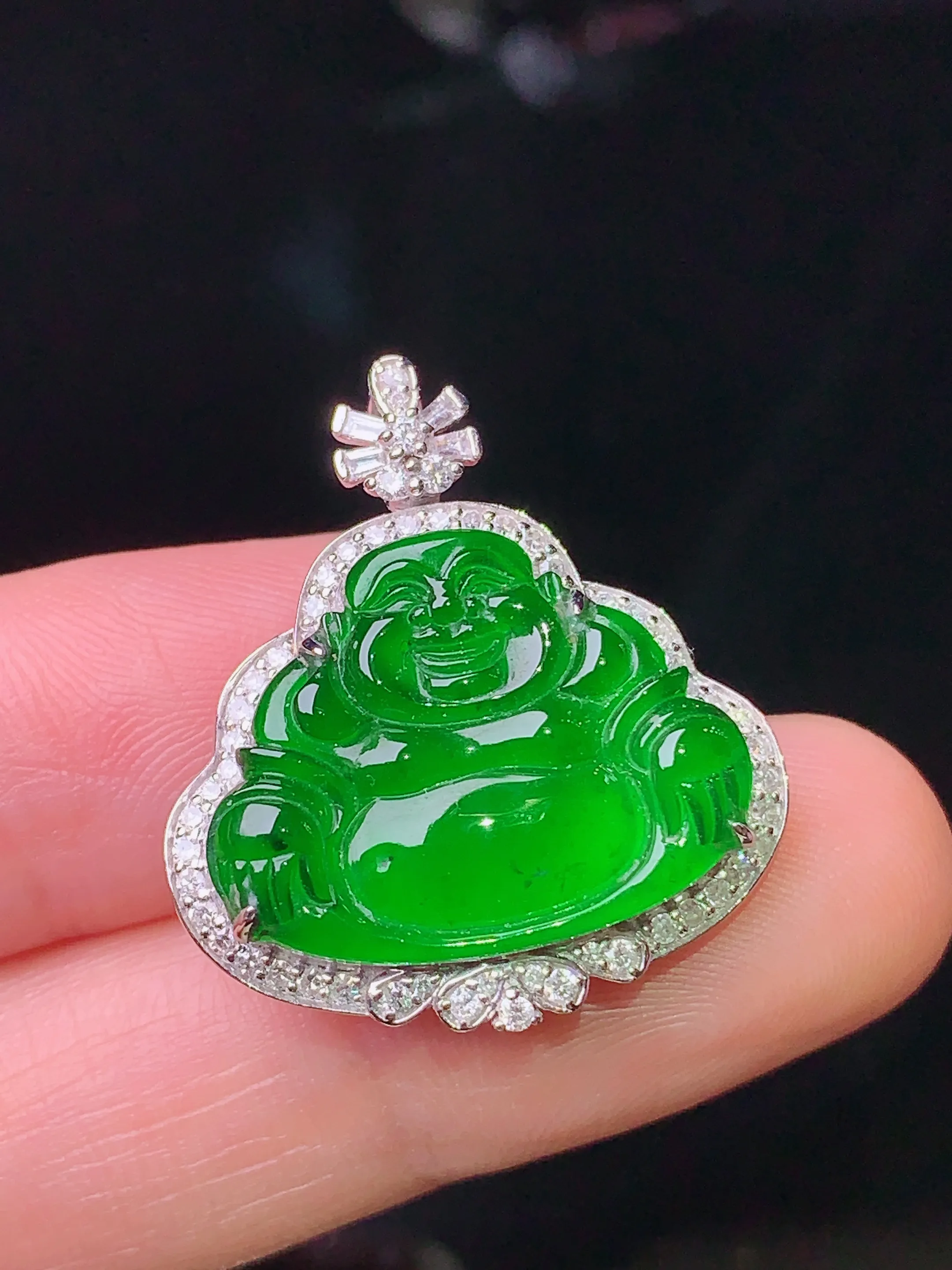 18k金钻镶嵌满绿佛公吊坠 玉质细腻 色泽清新艳丽 整体尺寸25.6*23*7.2