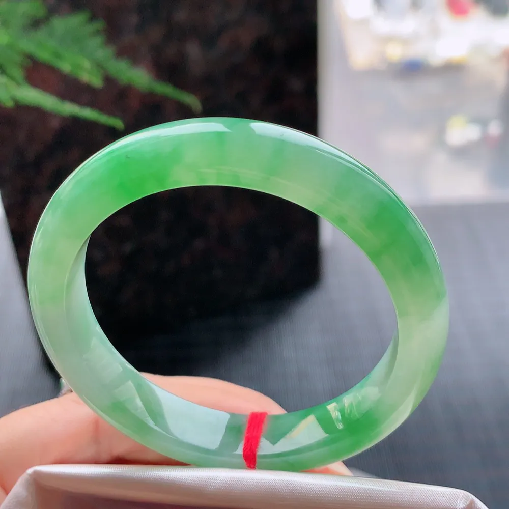 正圈冰阳绿 无瑕 尺寸:52.3/10.6/6.9 种色俱佳