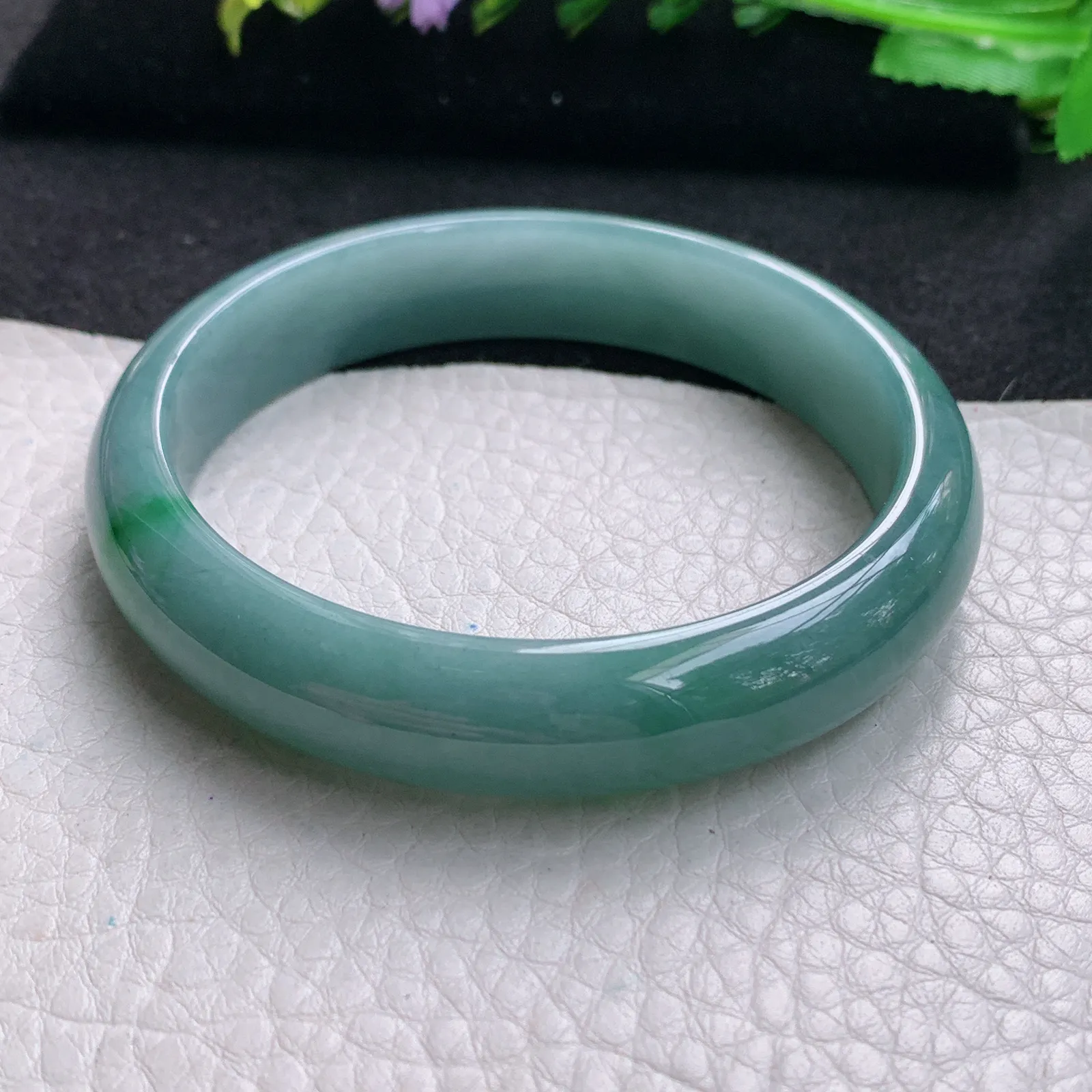 js自然光58*12.5*7平安镯 翡翠a货玉手镯飘绿花蓝韵气质款宽边玉手环