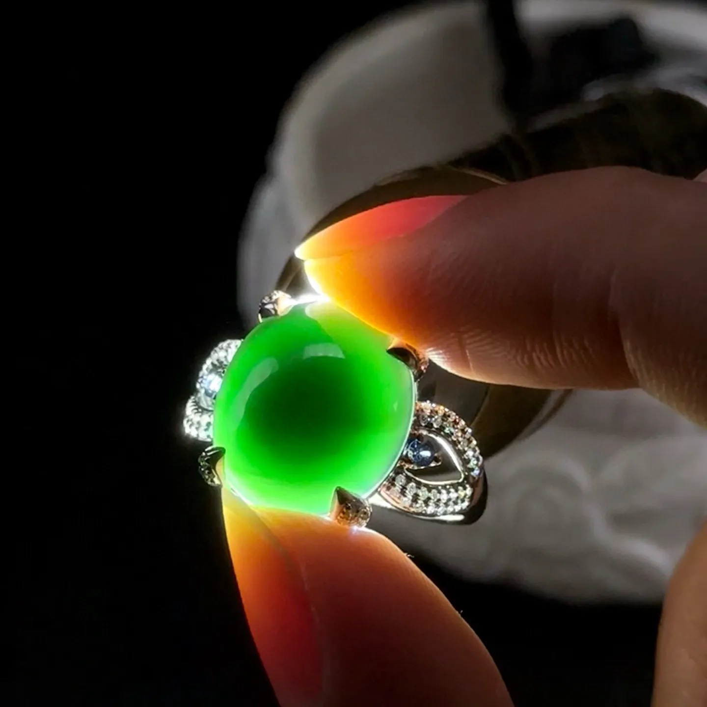 精品18k墨翠女戒 种好色正 黑度极好 打灯通透 油性十足 尺寸14.5