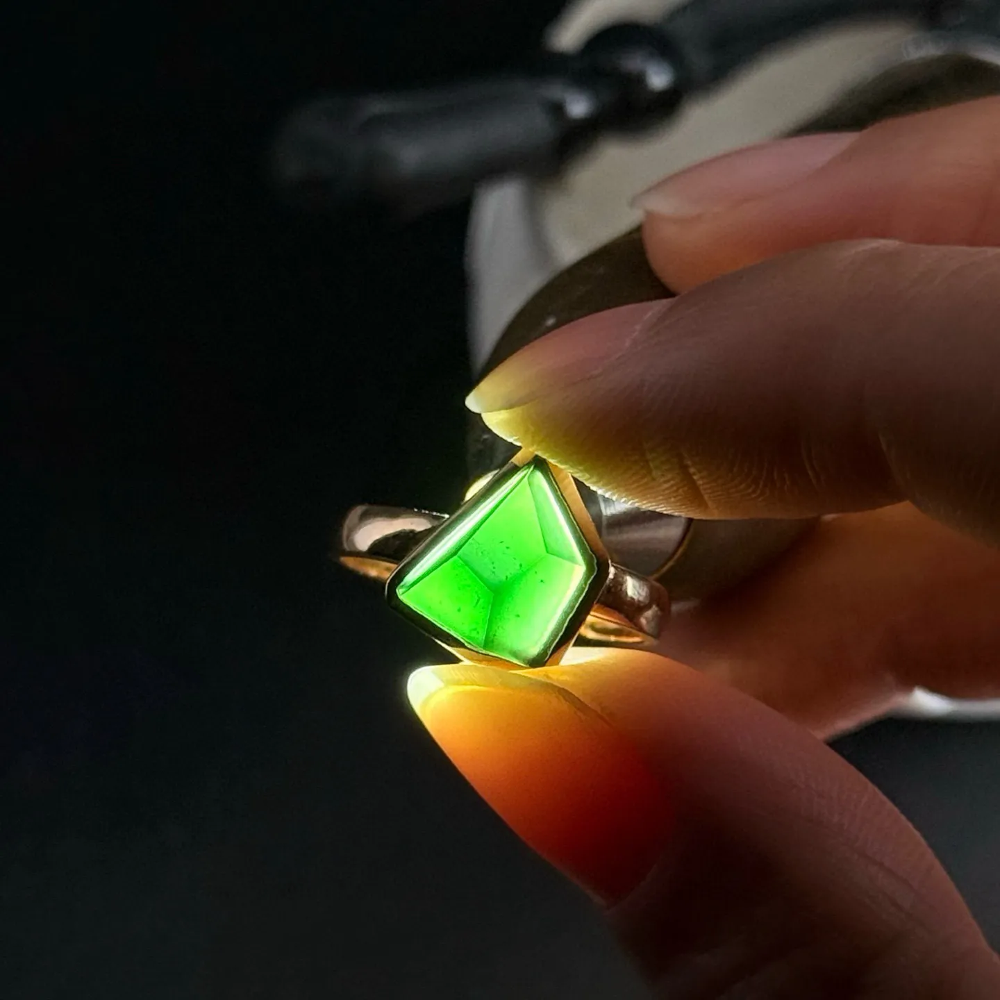 精品18k墨翠随形女戒 重金豪镶 打灯通透 尺寸12.5