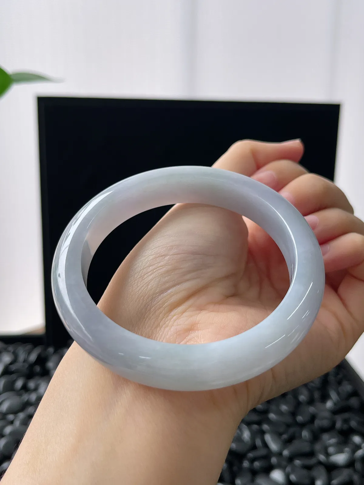 正圈59.8圈口，翡翠糯化种淡紫色手镯