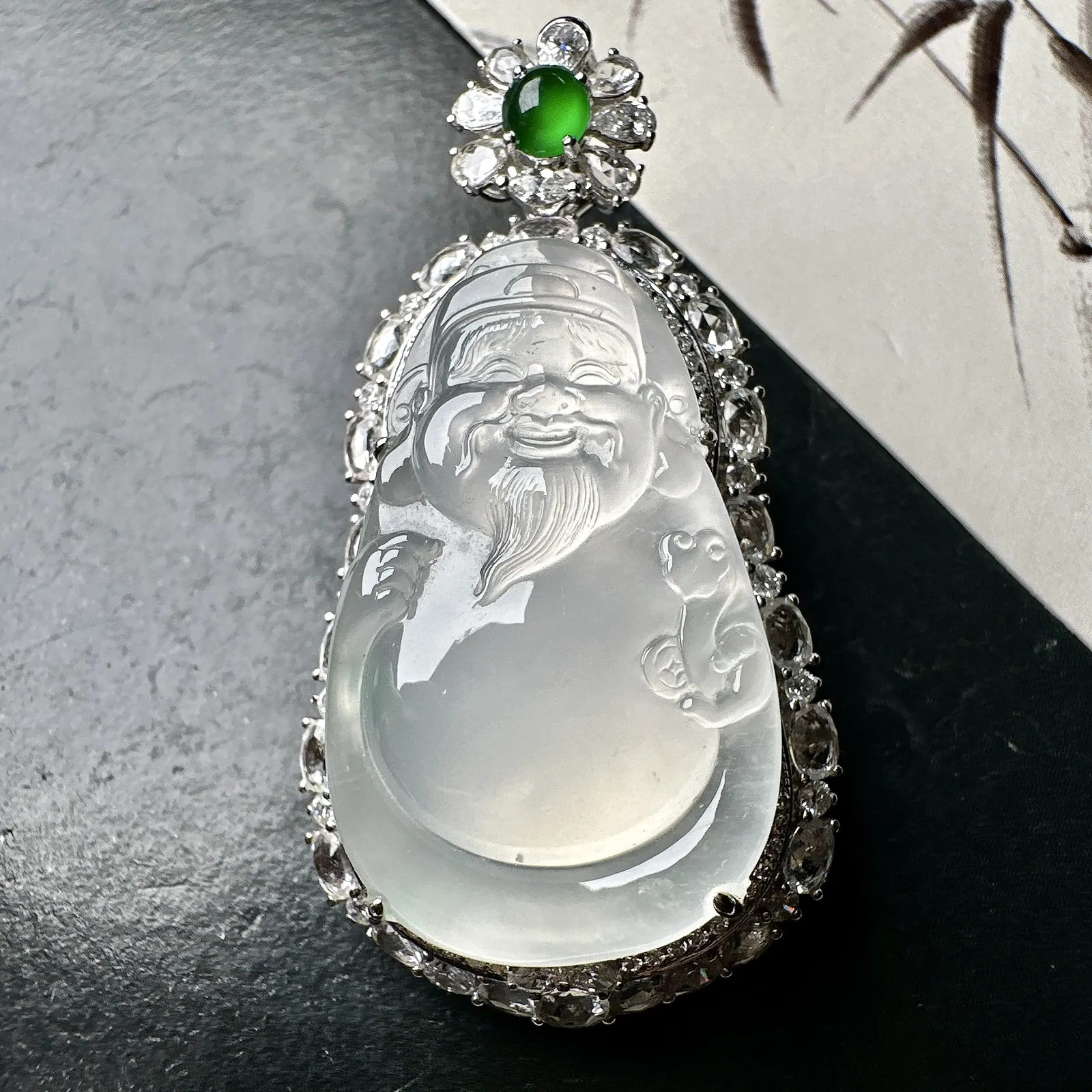 【冰种财神】质地细腻，饱满圆润，笑口常开，18k金钻镶嵌，裸石尺寸32*20.1*7.3毫米