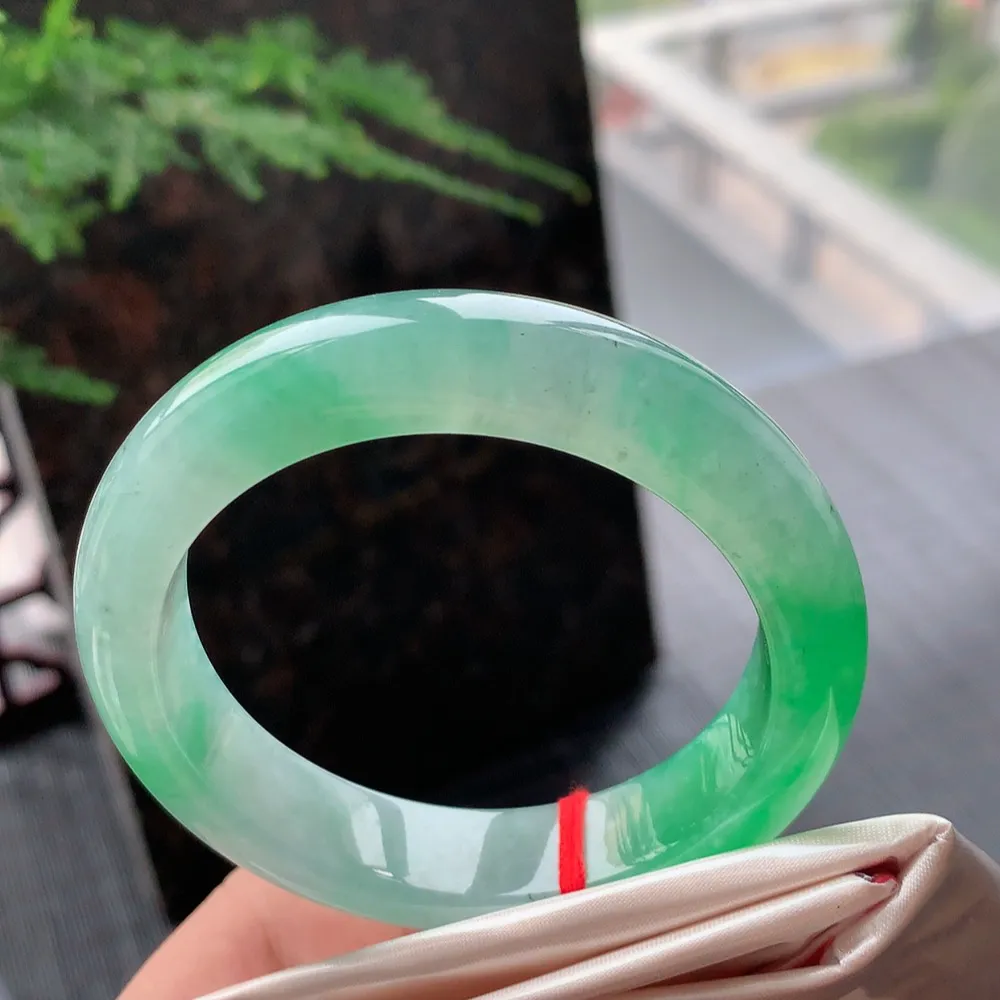 正圈冰阳绿 无瑕 尺寸:53.8/13.2/8.6 种色俱佳