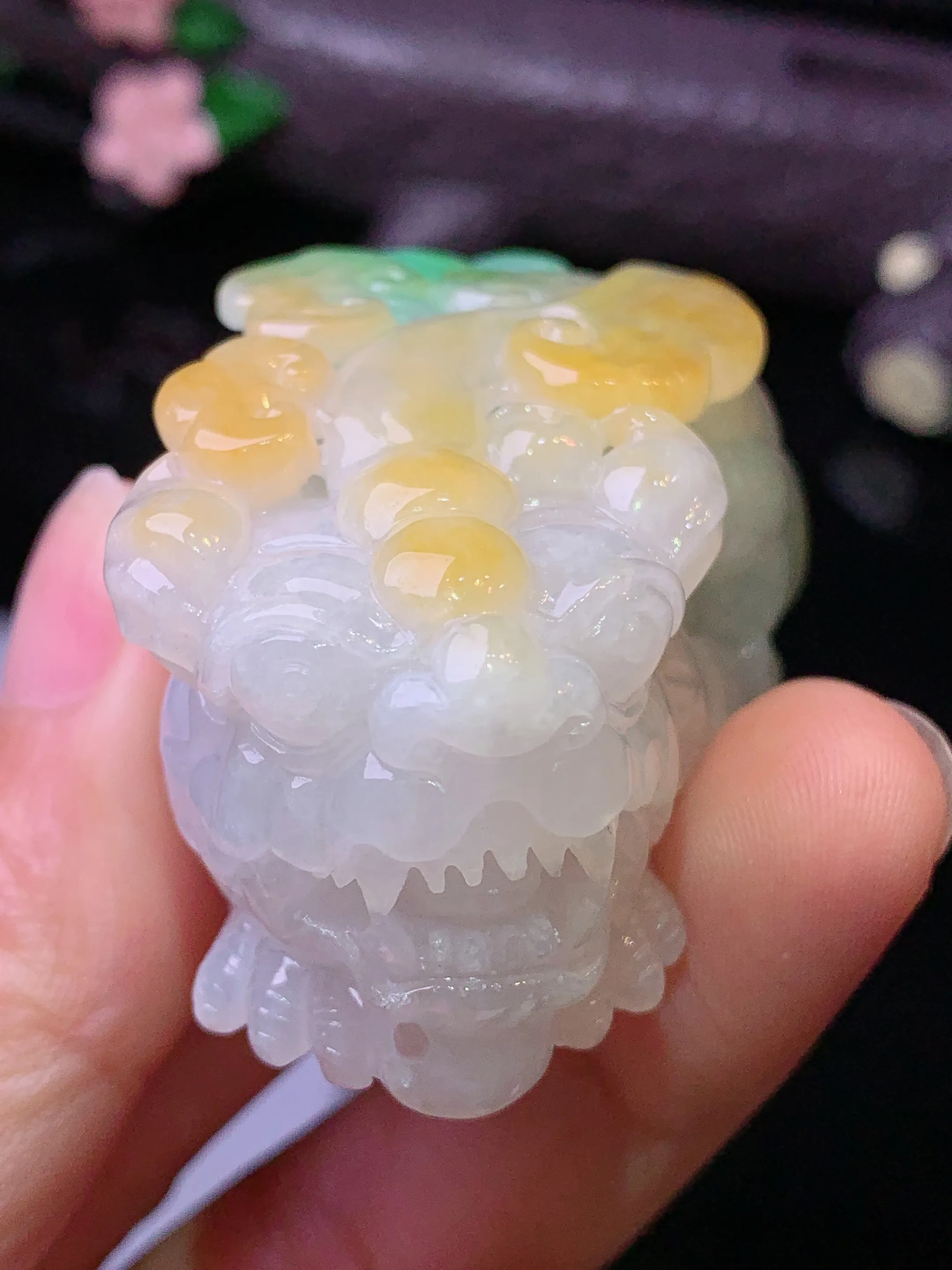 飘黄绿貔貅把玩 玉质细腻 色泽清新艳丽 整体尺寸53.8*30.3*23.5