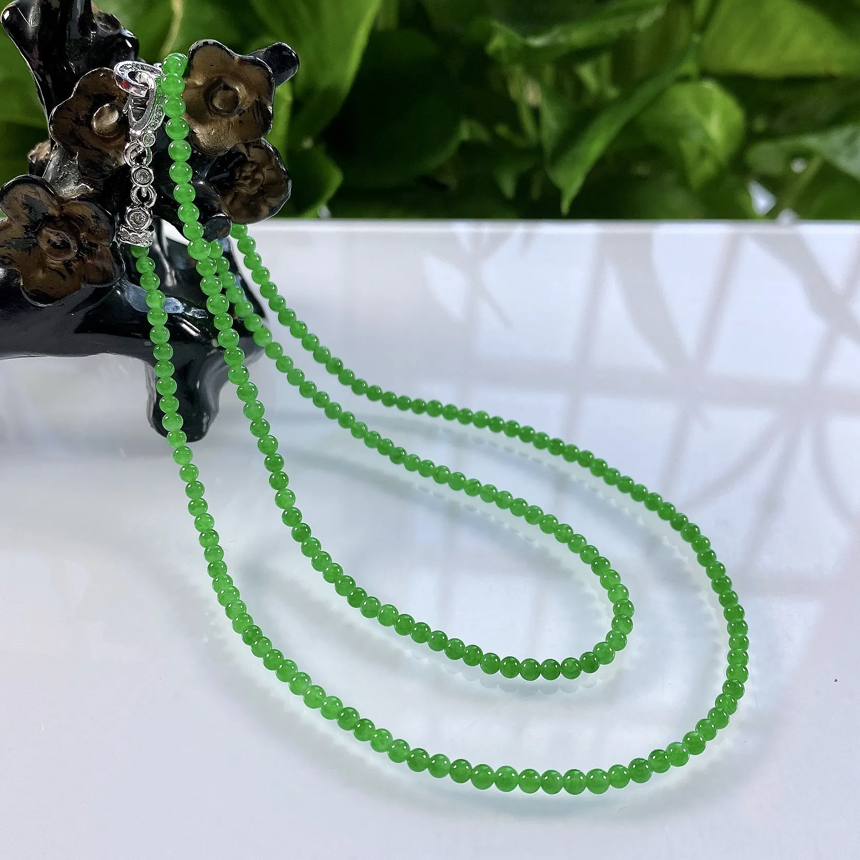 收藏级别，缅甸天然翡翠A货，卡2.8玻璃种起光起胶正阳绿小米珠项链手链，尺寸：2.8mm/200颗，长度540mm，重量：8.09g