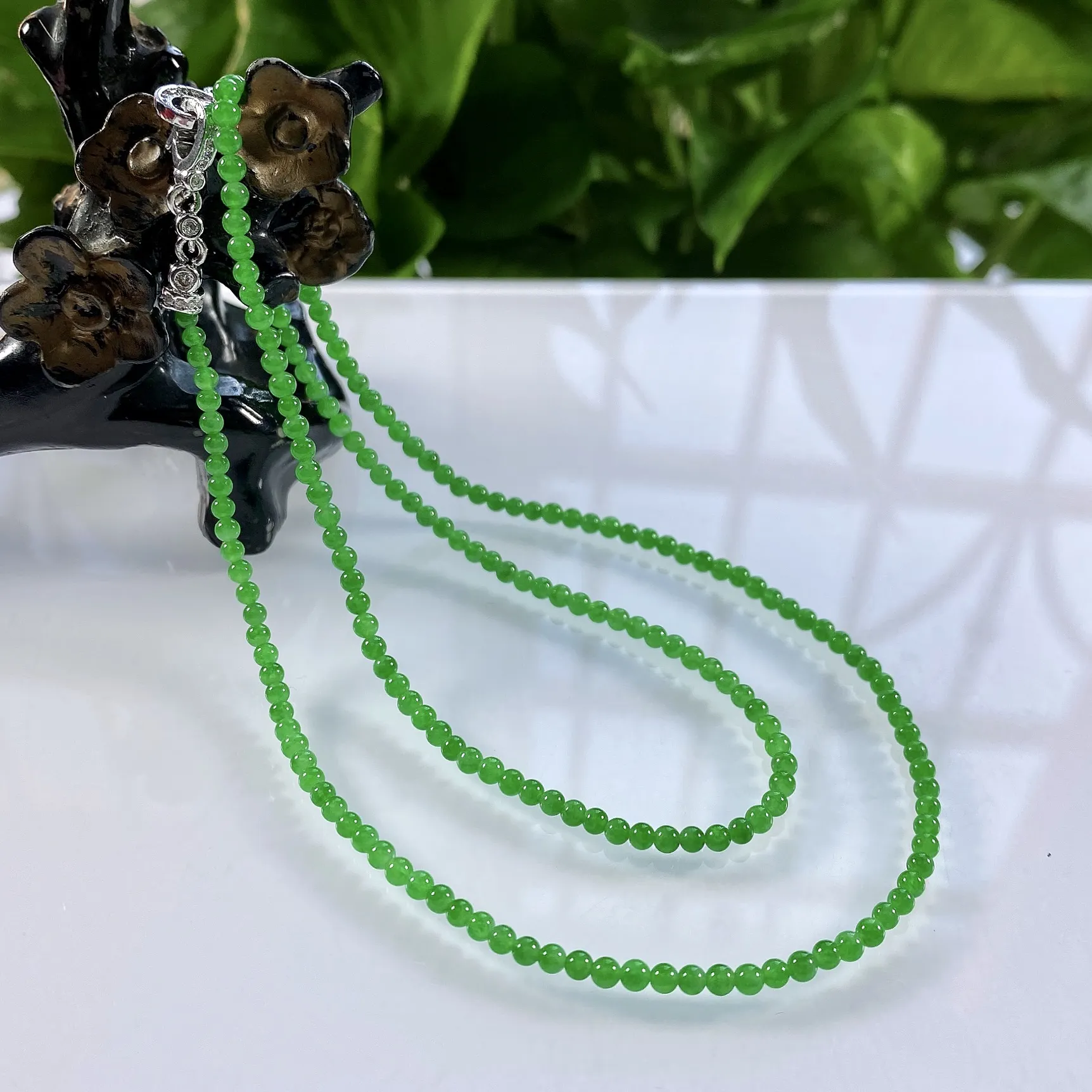 收藏级别，缅甸天然翡翠A货，卡2.8玻璃种起光起胶正阳绿小米珠项链手链，尺寸：2.8mm/200颗，长度540mm，重量：8.09g