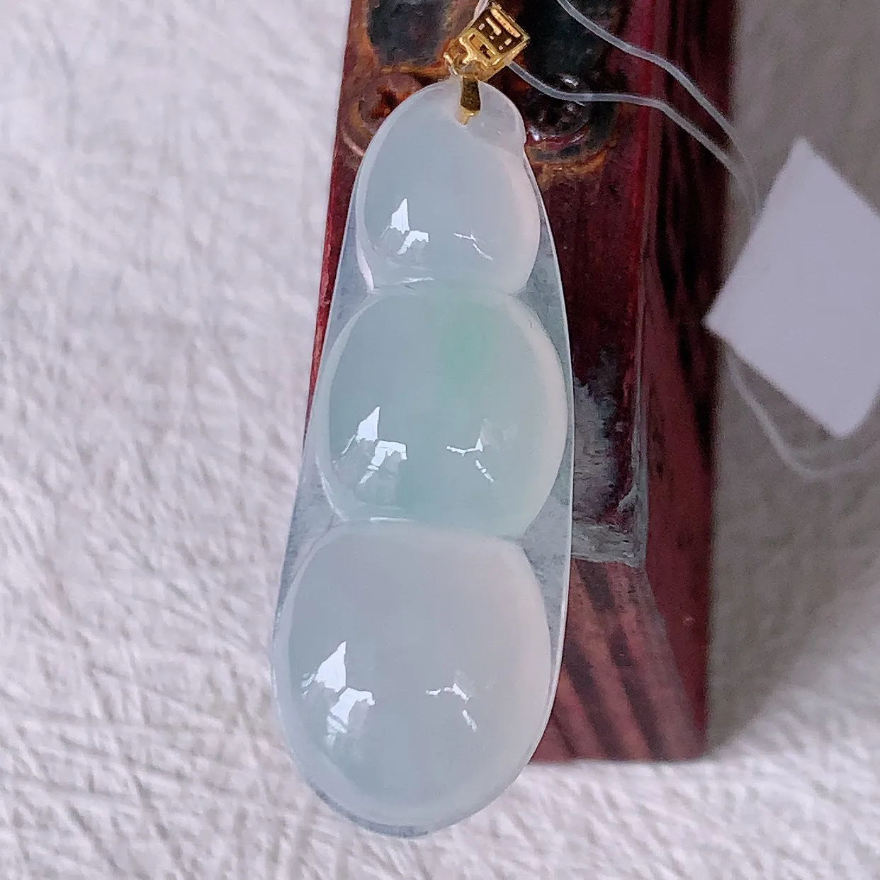 18K金镶嵌冰润翡翠四季豆吊坠，平安豆福豆玉坠，冰润通透，豆粒饱满，寓意：豆蔻年华！#49.17