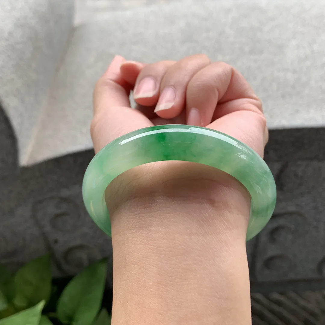 圈口55.2-12.5-8.3【芙蓉阳绿正圈手镯】 正圈55 56可戴