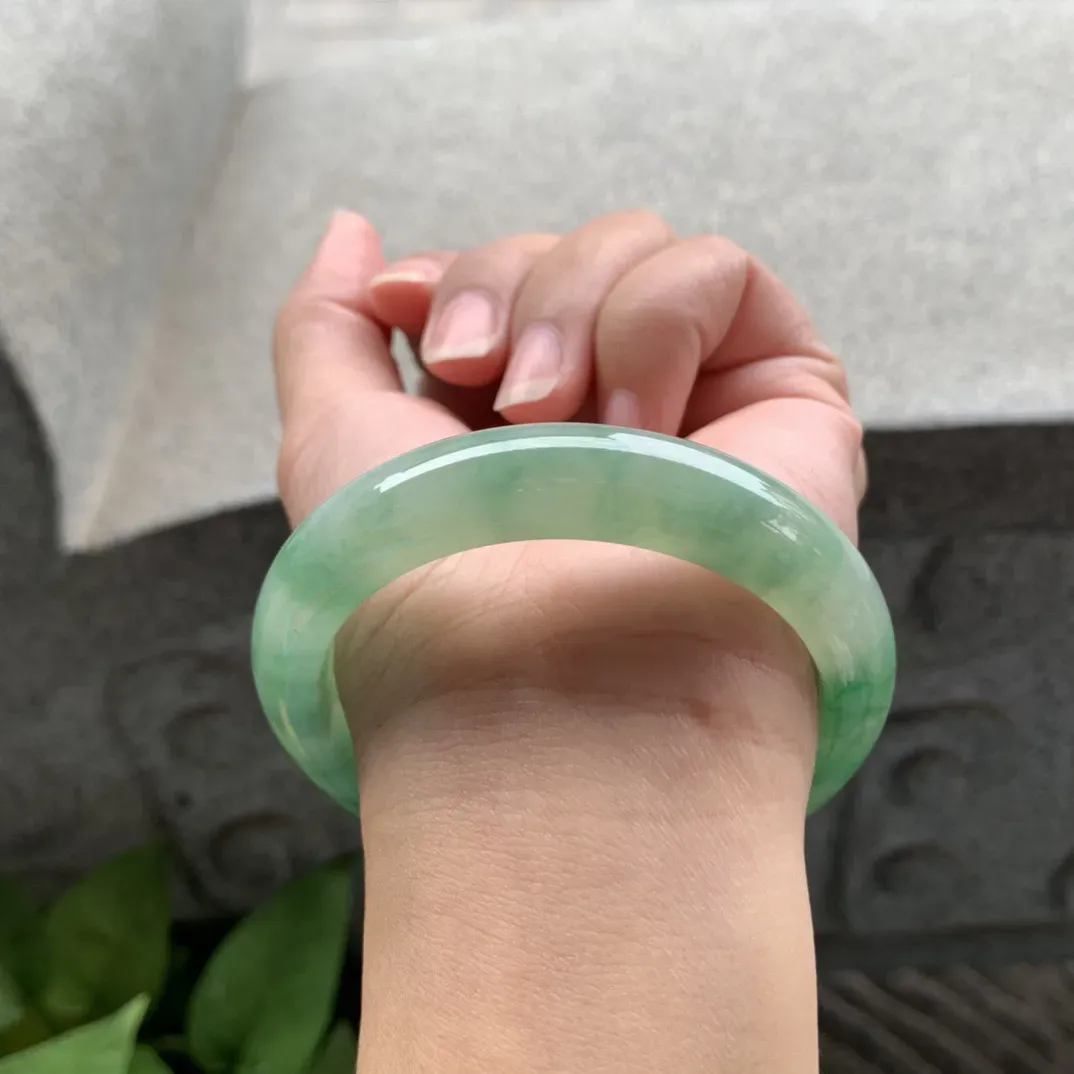 圈口55.2-12.5-8.3【芙蓉阳绿正圈手镯】 正圈55 56可戴