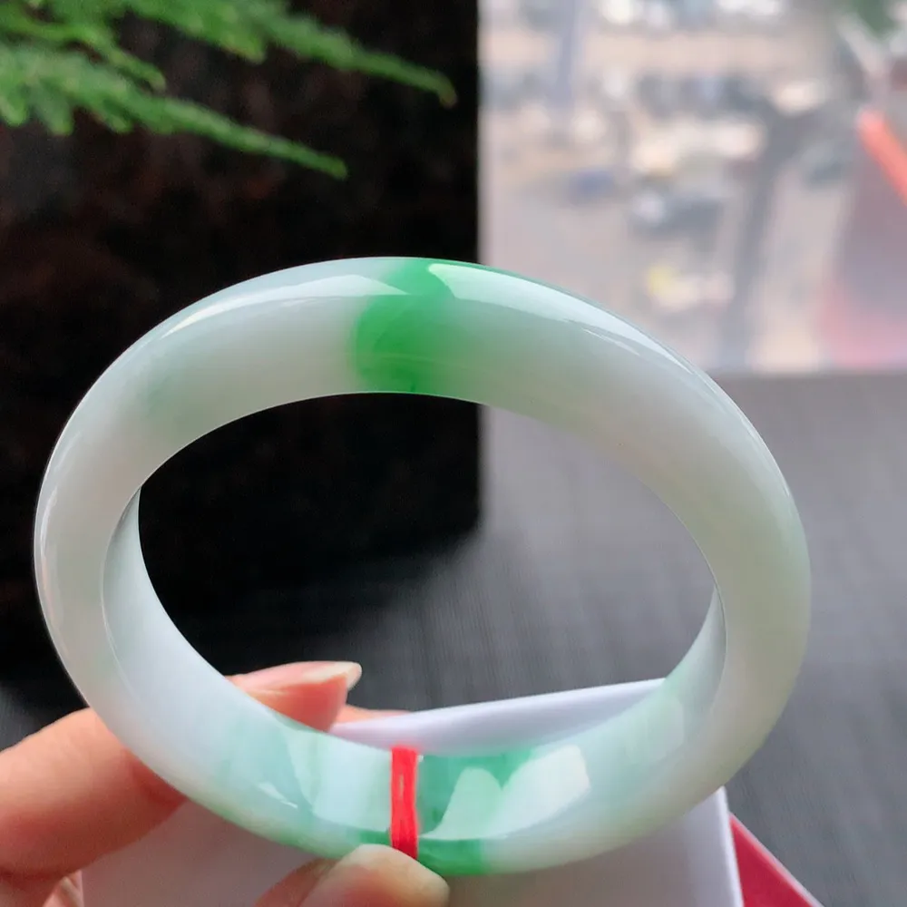 正圈冰糯阳绿 无瑕 尺寸:55.4/12.5/8.2 色好