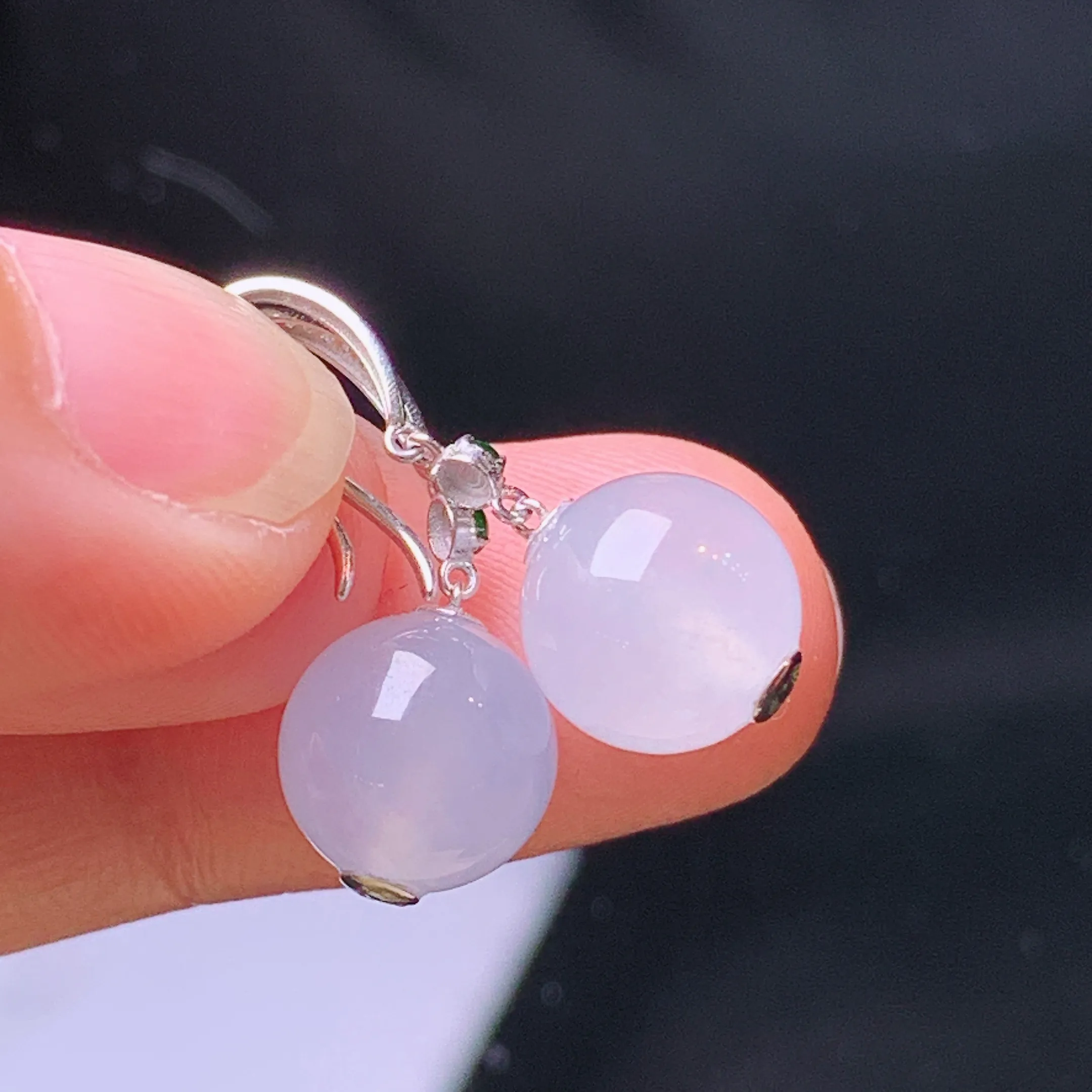 18k金钻镶嵌圆珠耳坠 玉质细腻 色泽清新艳丽 整体尺寸21.5*8.8