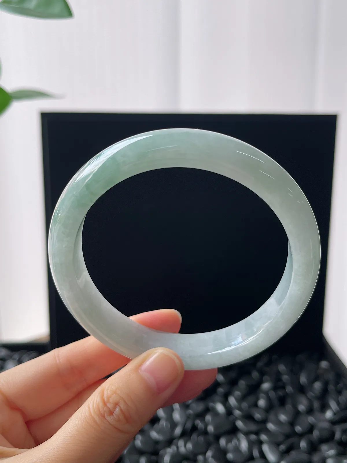 正圈63.2圈口，翡翠糯化种飘绿手镯