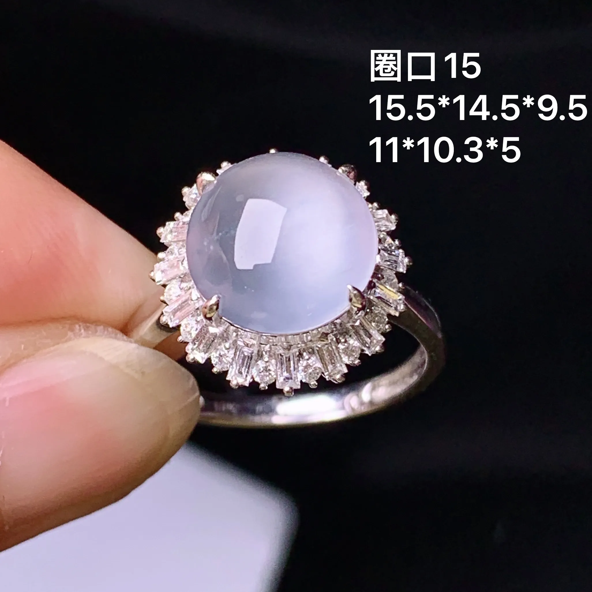 18k金钻镶嵌冰种蛋面戒指 玉质细腻 色泽清新艳丽 圈口15 整体尺寸15.5*14.5*9.5