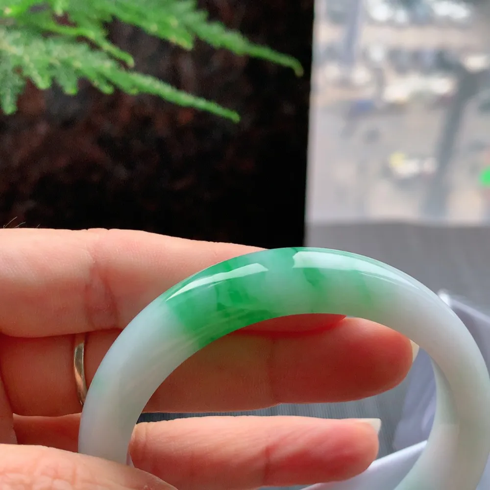 正圈冰糯阳绿 无瑕 尺寸:55.4/12.5/8.2 色好