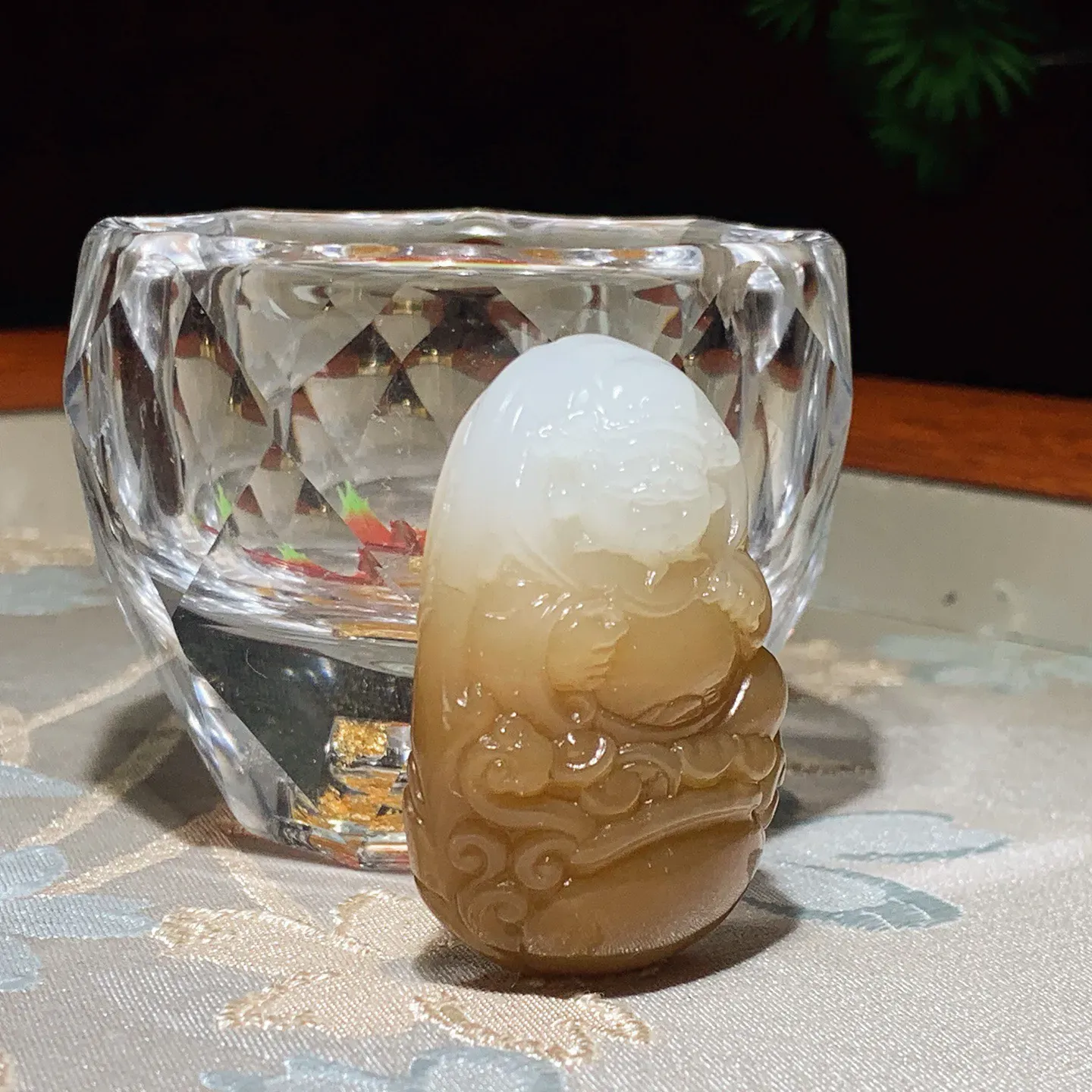 新疆和田玉且末糖财神爷挂件。尺寸44/30/15重30克。玉质细腻油润。手推出油。佩戴高端典雅。lt251118