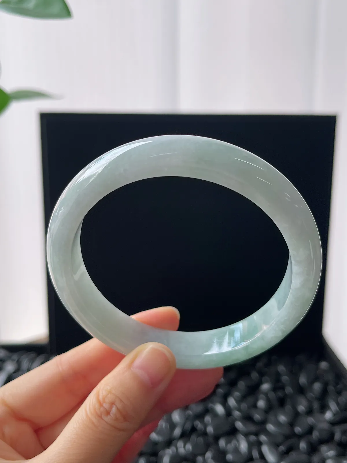 正圈63.2圈口，翡翠糯化种飘绿手镯