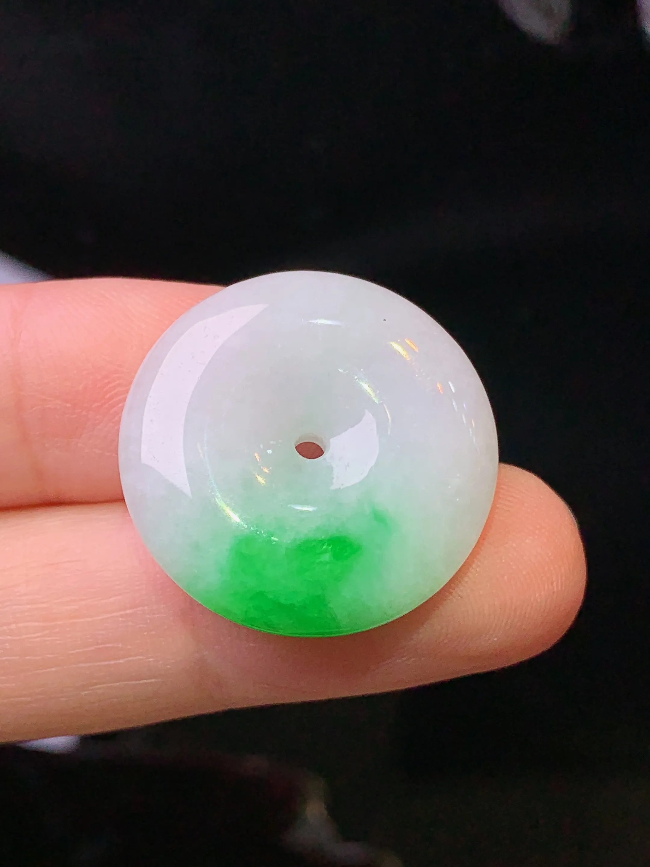 飘绿平安扣吊坠 玉质细腻 色泽清新艳丽 整体尺寸22.8*5.8