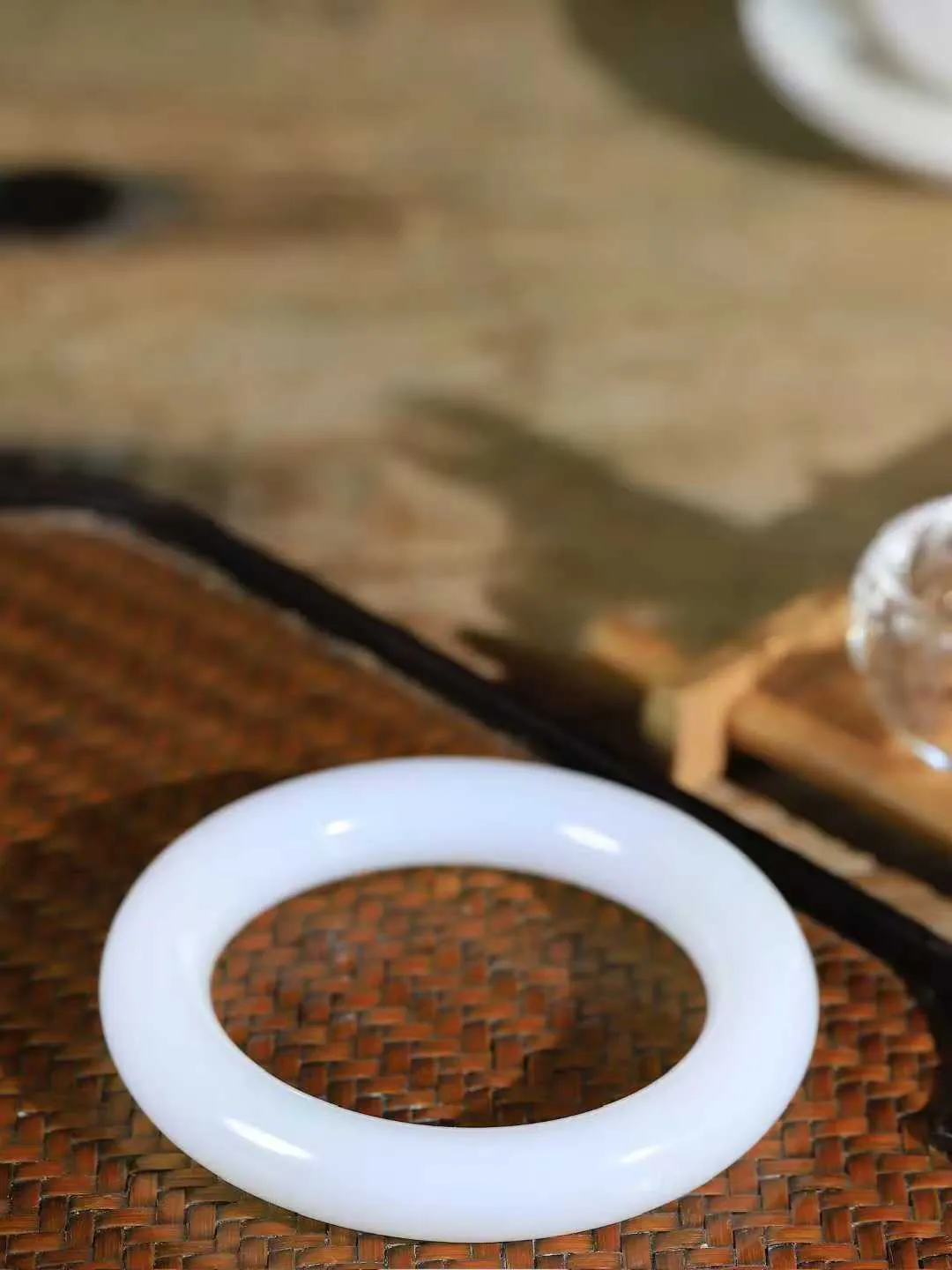 【玉佳人·手镯】

收藏级臻品️和田玉白玉圆条手镯 ，玉质细腻油润，做工细致精美，端庄素雅，亭亭玉