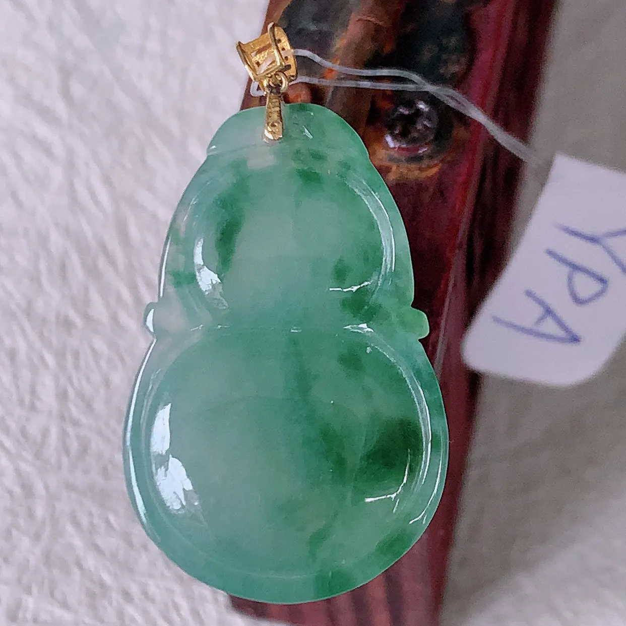 18K金镶嵌冰种飘花翡翠葫芦吊坠，葫芦寓意福禄双全，财源滚滚，佩戴效果优雅迷人！#49.17整体29.5裸石24.5*16-5.8