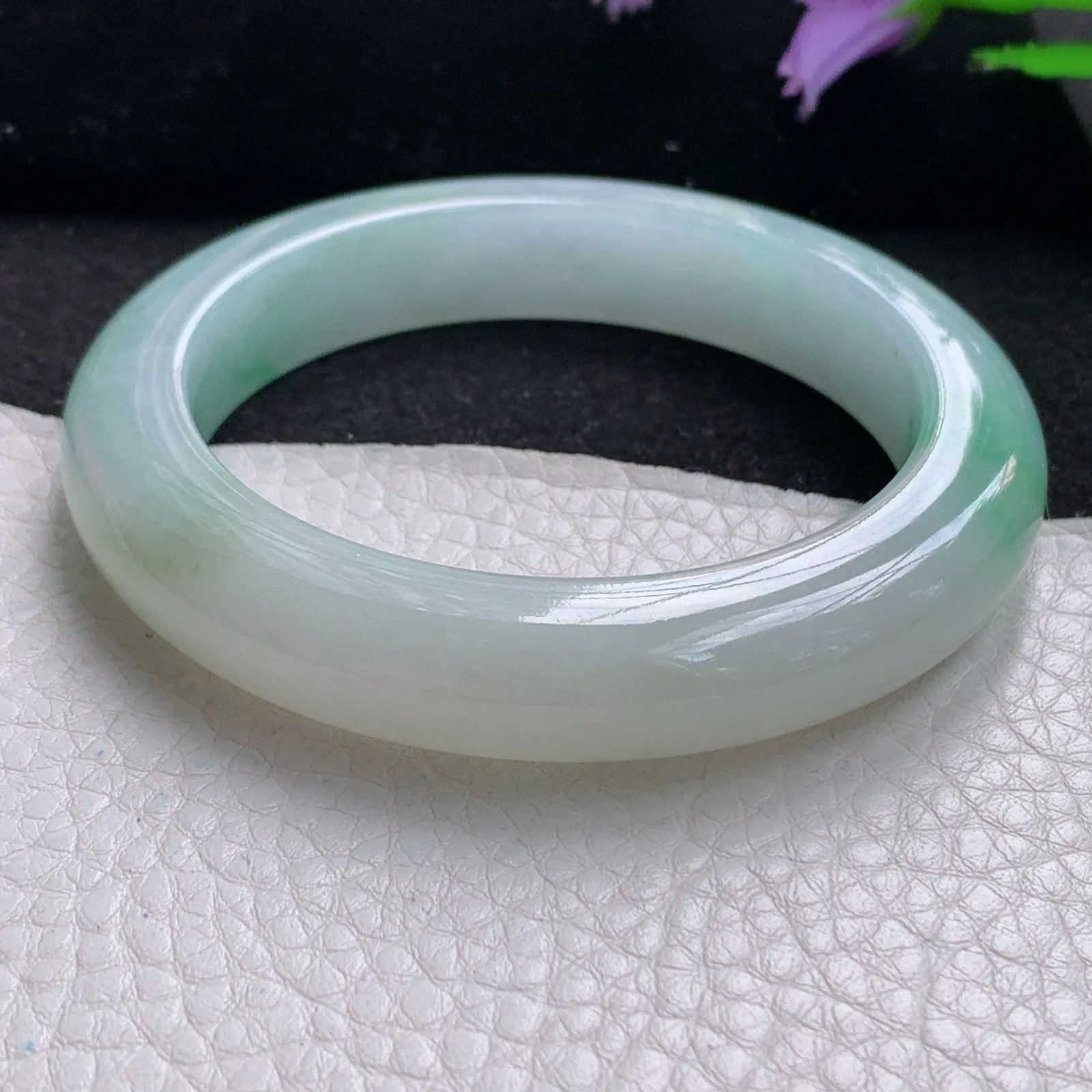 mq自然光57*12*10平安镯 缅甸翡翠玉手镯冰胶清爽飘绿宽边玉手环 美人镯