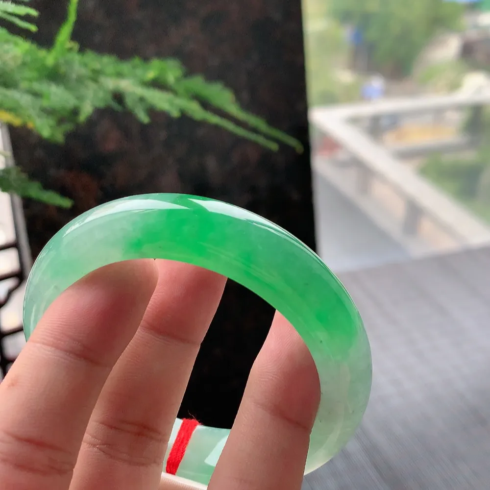 正圈冰阳绿 无瑕 尺寸:53.8/13.2/8.6 种色俱佳