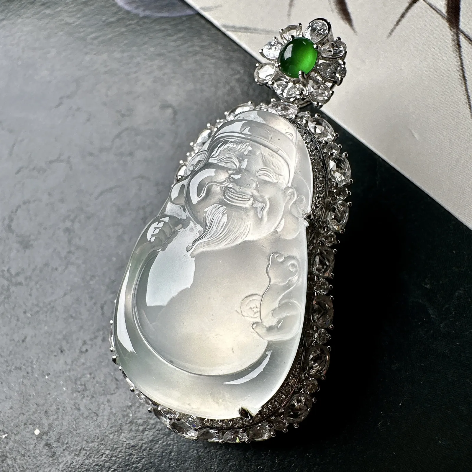 【冰种财神】质地细腻，饱满圆润，笑口常开，18k金钻镶嵌，裸石尺寸32*20.1*7.3毫米