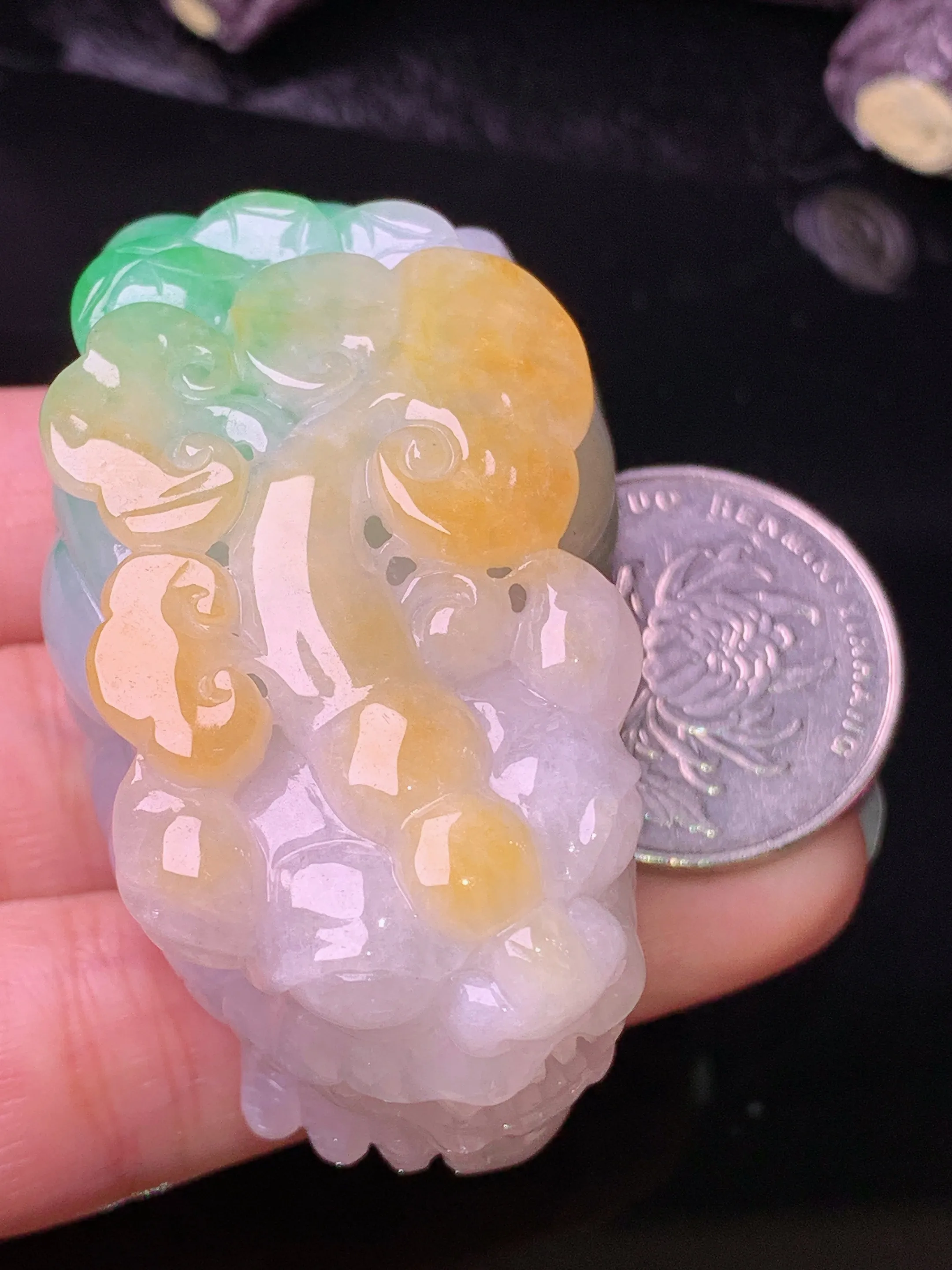 飘黄绿貔貅把玩 玉质细腻 色泽清新艳丽 整体尺寸53.8*30.3*23.5