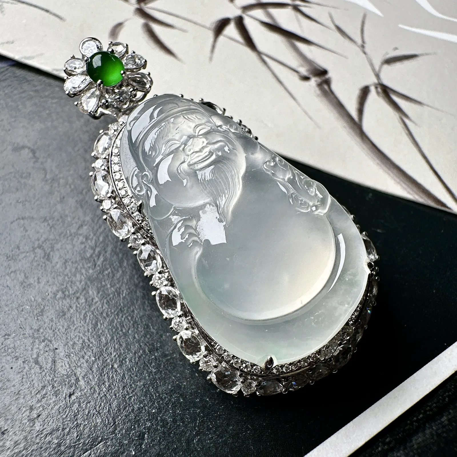 【冰种财神】质地细腻，饱满圆润，笑口常开，18k金钻镶嵌，裸石尺寸32*20.1*7.3毫米