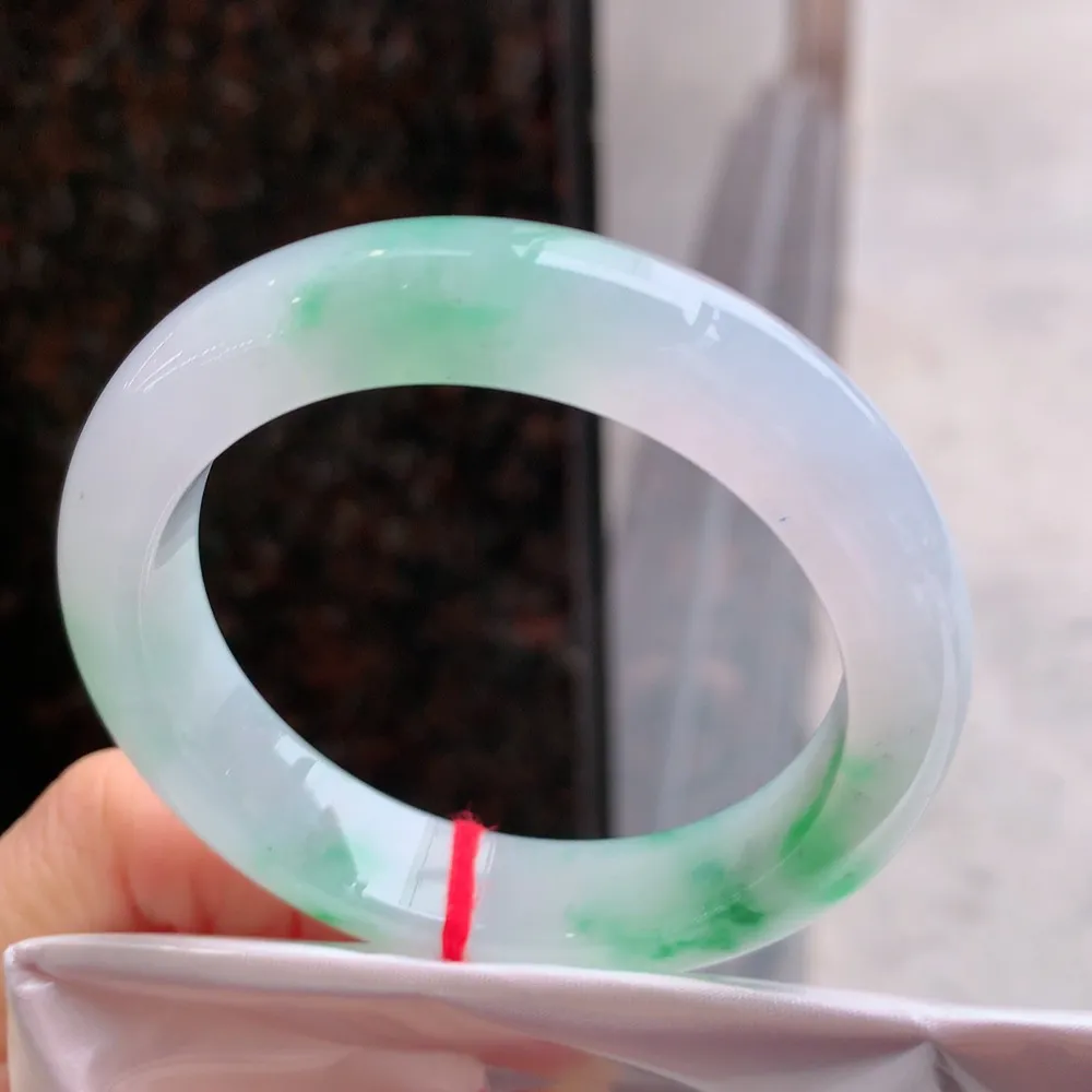 正圈高冰飘绿 轻微棉絮无碍 尺寸:53.8/12.8/9 种色兼备