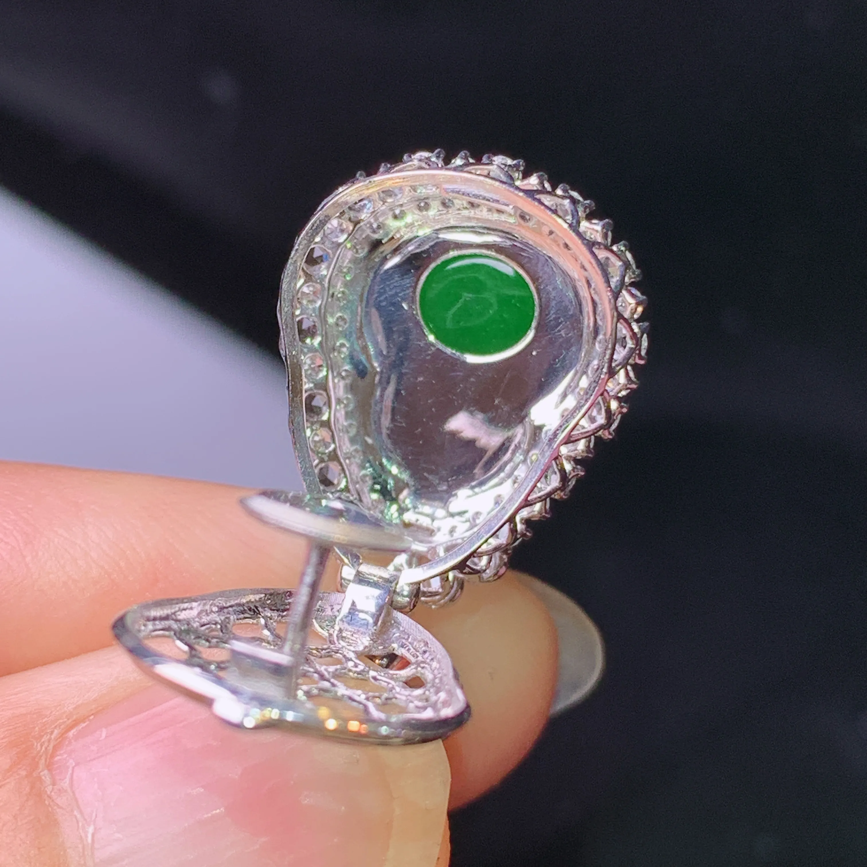 18k金钻镶嵌满绿葫芦吊坠 玉质细腻 色泽清新艳丽 整体尺寸25.7*14.3*10.3