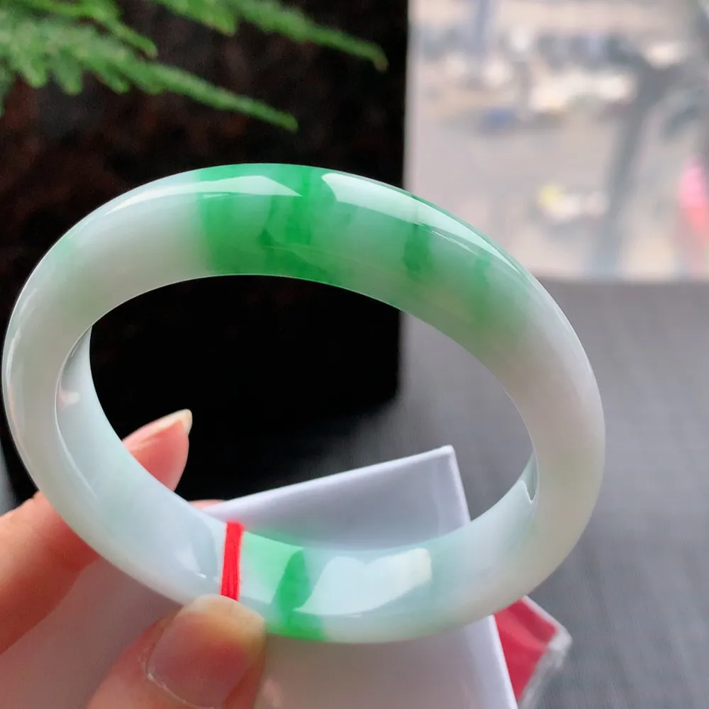 正圈冰糯阳绿 无瑕 尺寸:55.4/12.5/8.2 色好