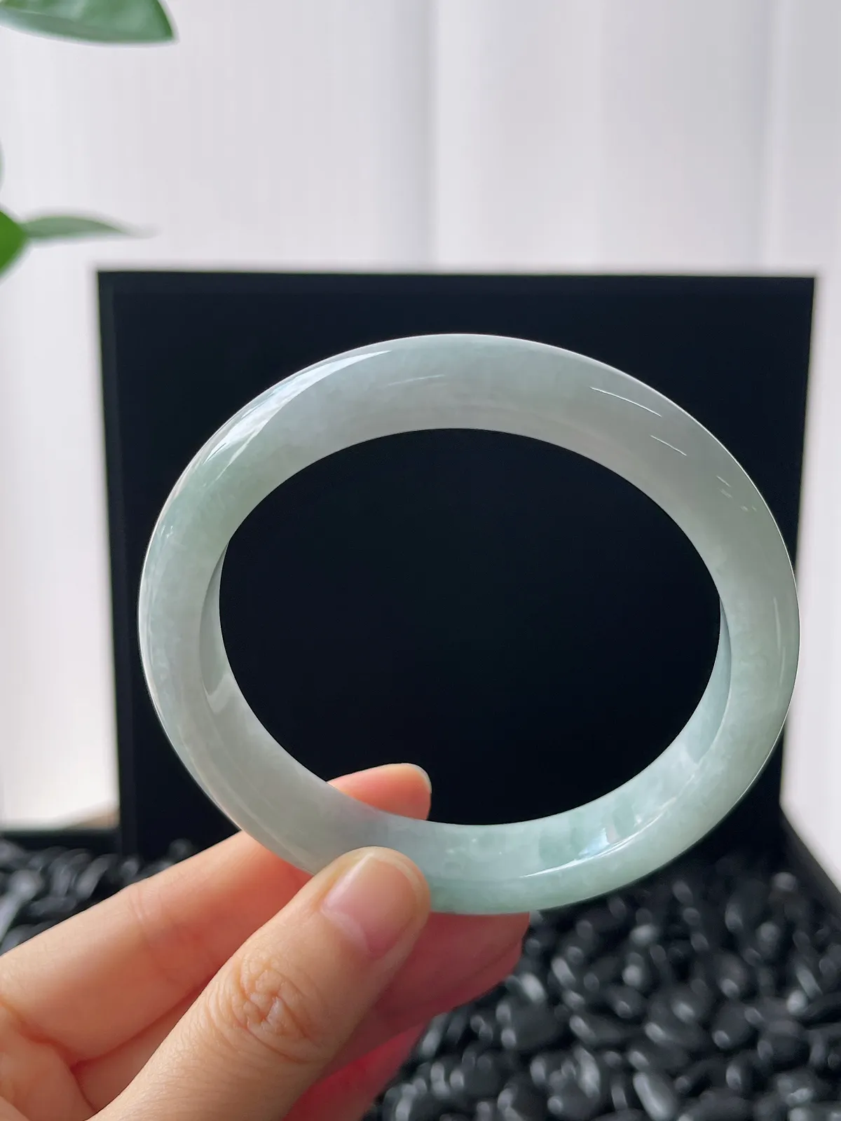 正圈63.2圈口，翡翠糯化种飘绿手镯