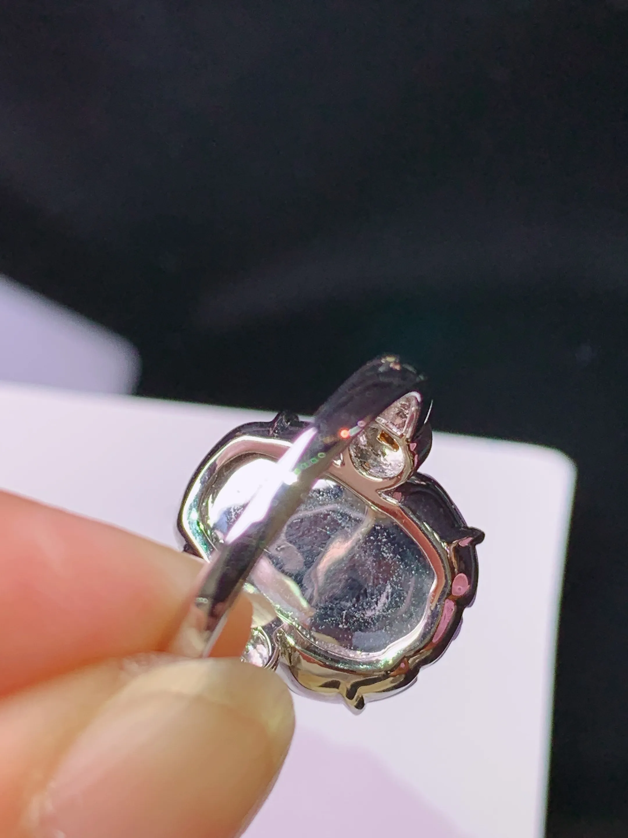 18k金钻镶嵌紫罗兰貔貅戒指 玉质细腻 色泽清新艳丽 圈口14.5 整体尺寸16*13*8.5