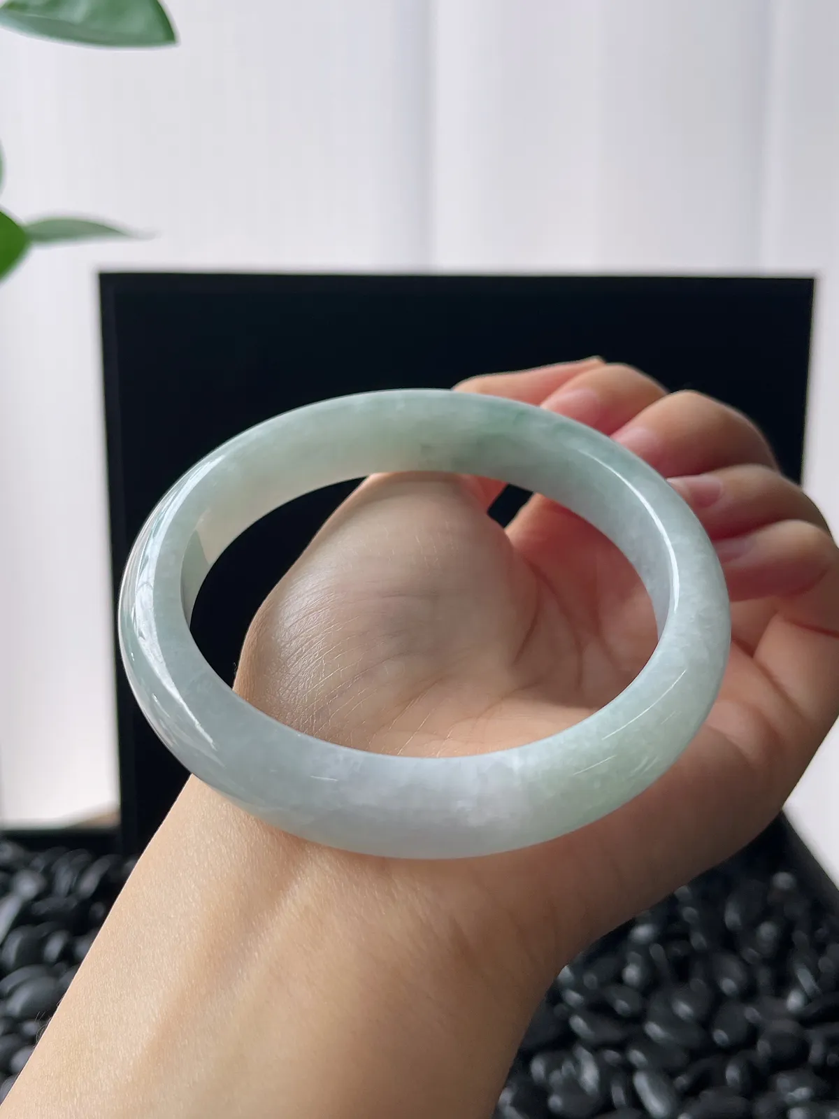 正圈63.2圈口，翡翠糯化种飘绿手镯